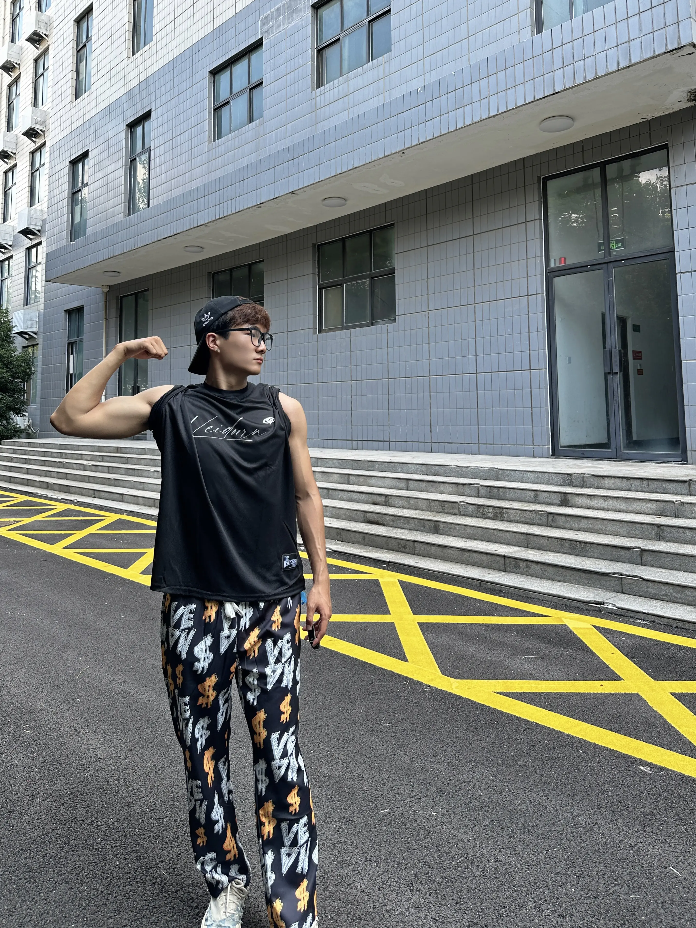 男大体育生开学就这样穿