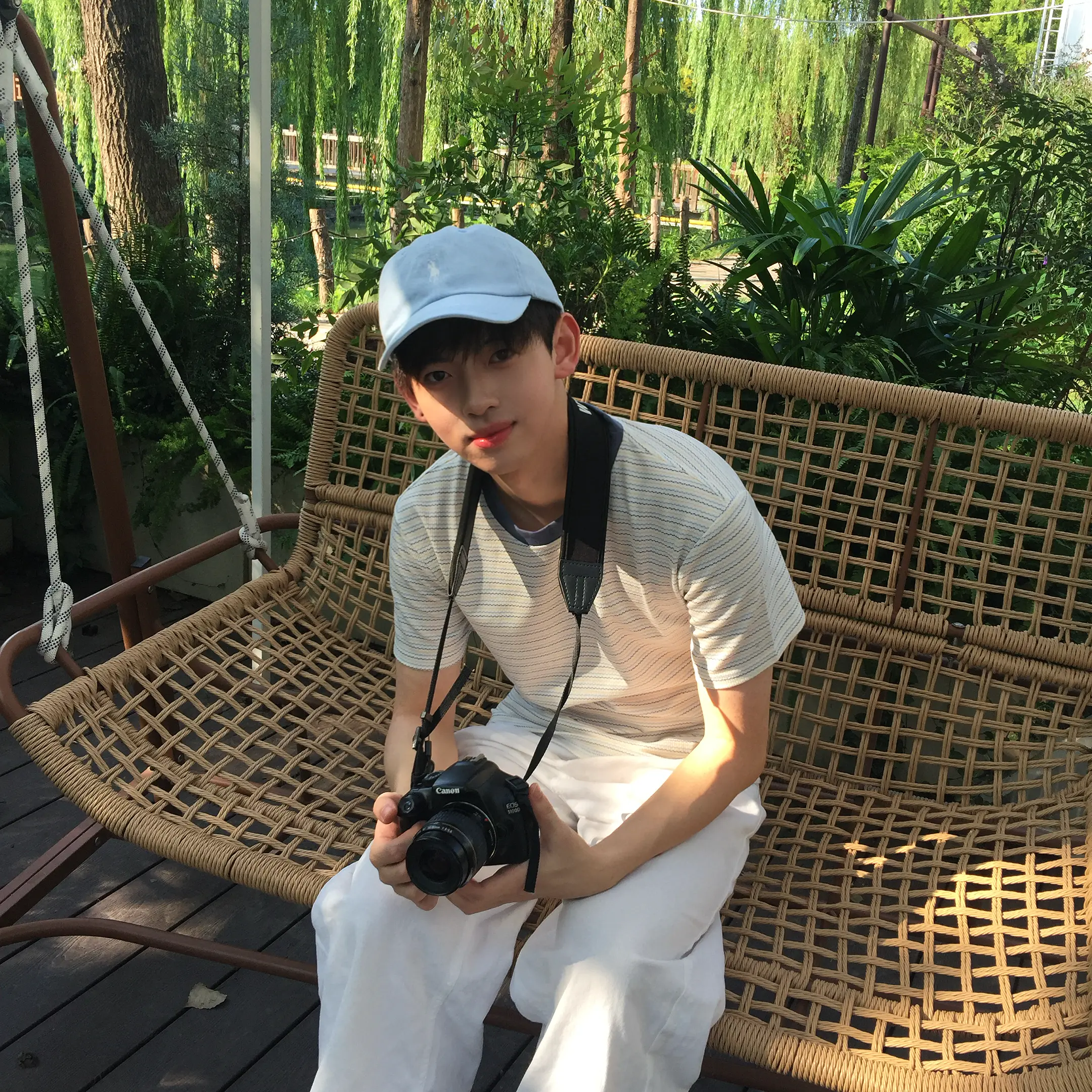 ☀️ 夏日Citywalk|一件条纹T恤的清爽公式
