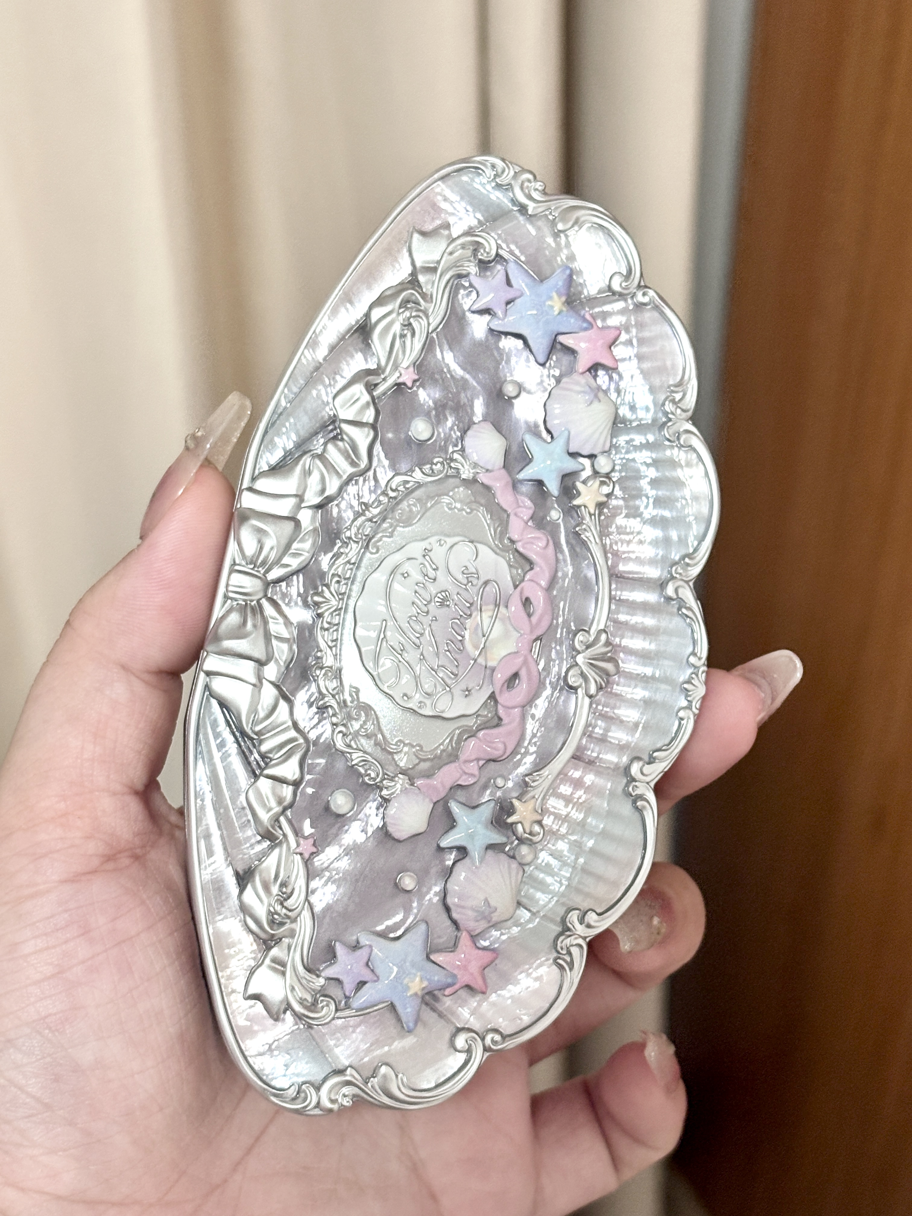 美到舍不得用！梦幻贝壳眼影盘🌊