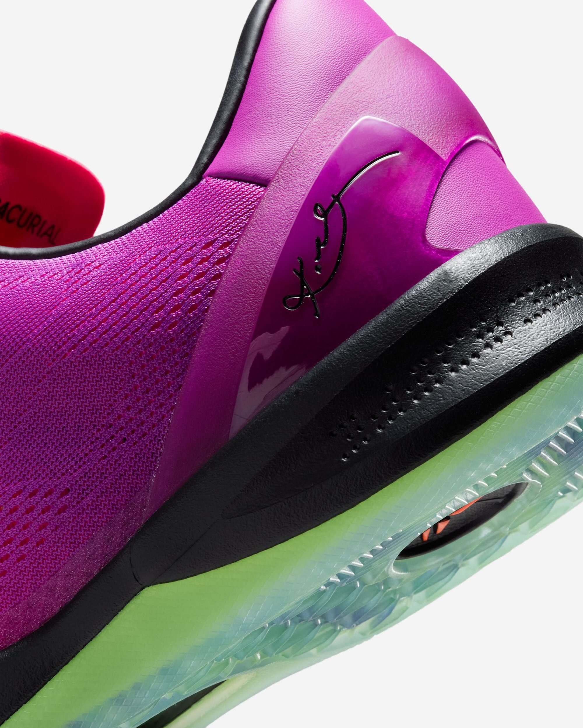曼巴刺客归来!Nike Kobe8 Mambacurial「刺客」正式复刻