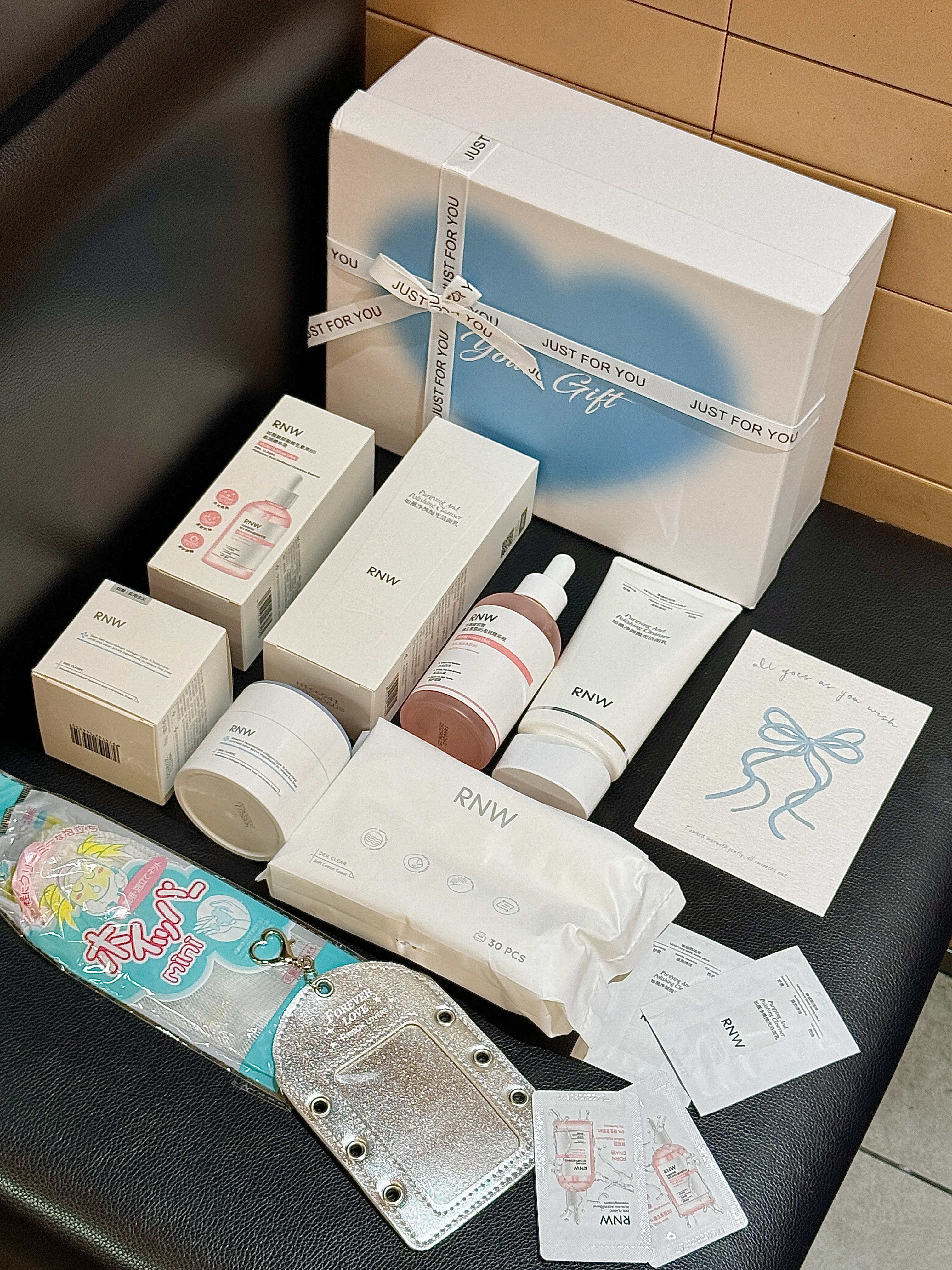 这样修护脸蛋的小礼盒..居然也被我挖到了耶ᡣ ꔷ･ꔷっ