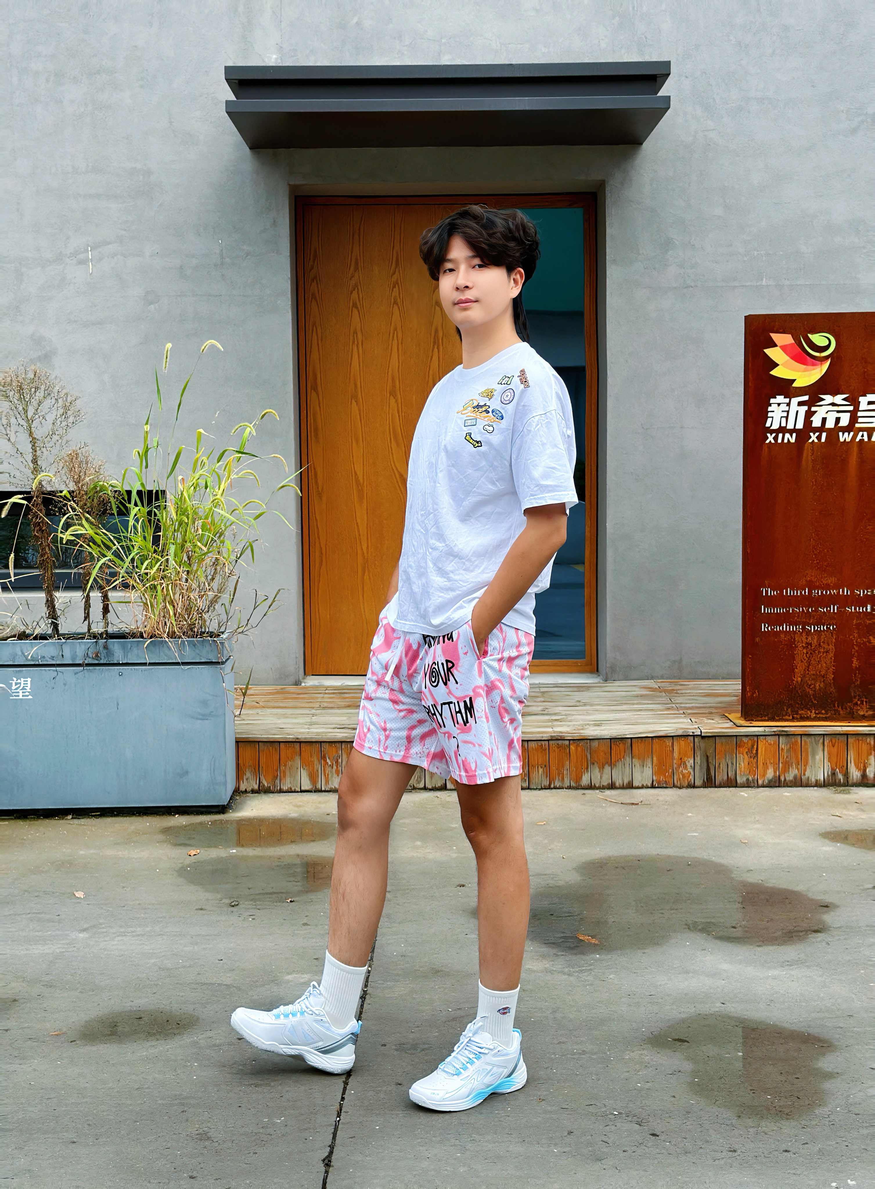 谁说羽毛球鞋只能呆在球馆?这双海军蓝日常穿也超帅🏸