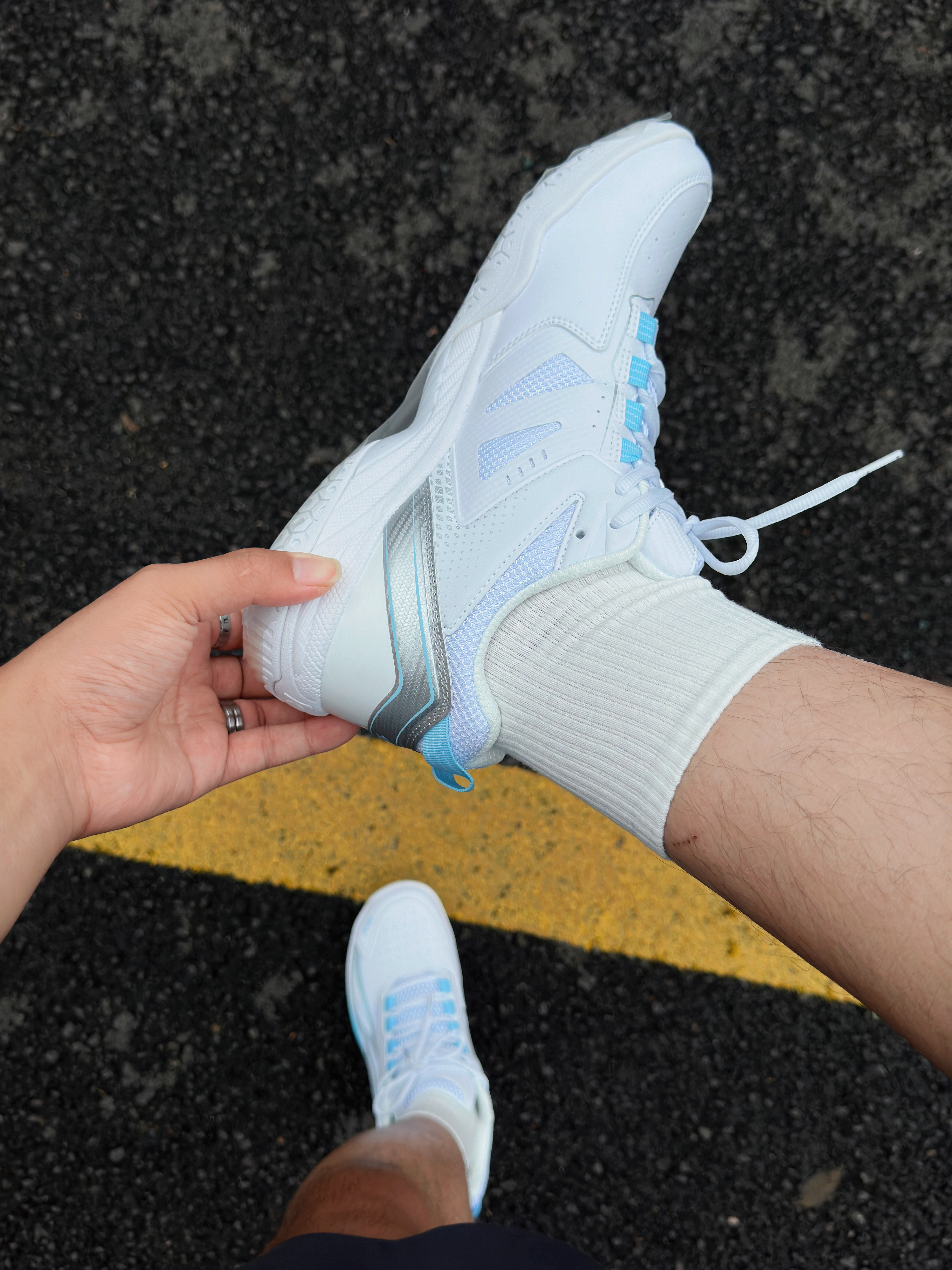 谁说羽毛球鞋只能呆在球馆?这双海军蓝日常穿也超帅🏸