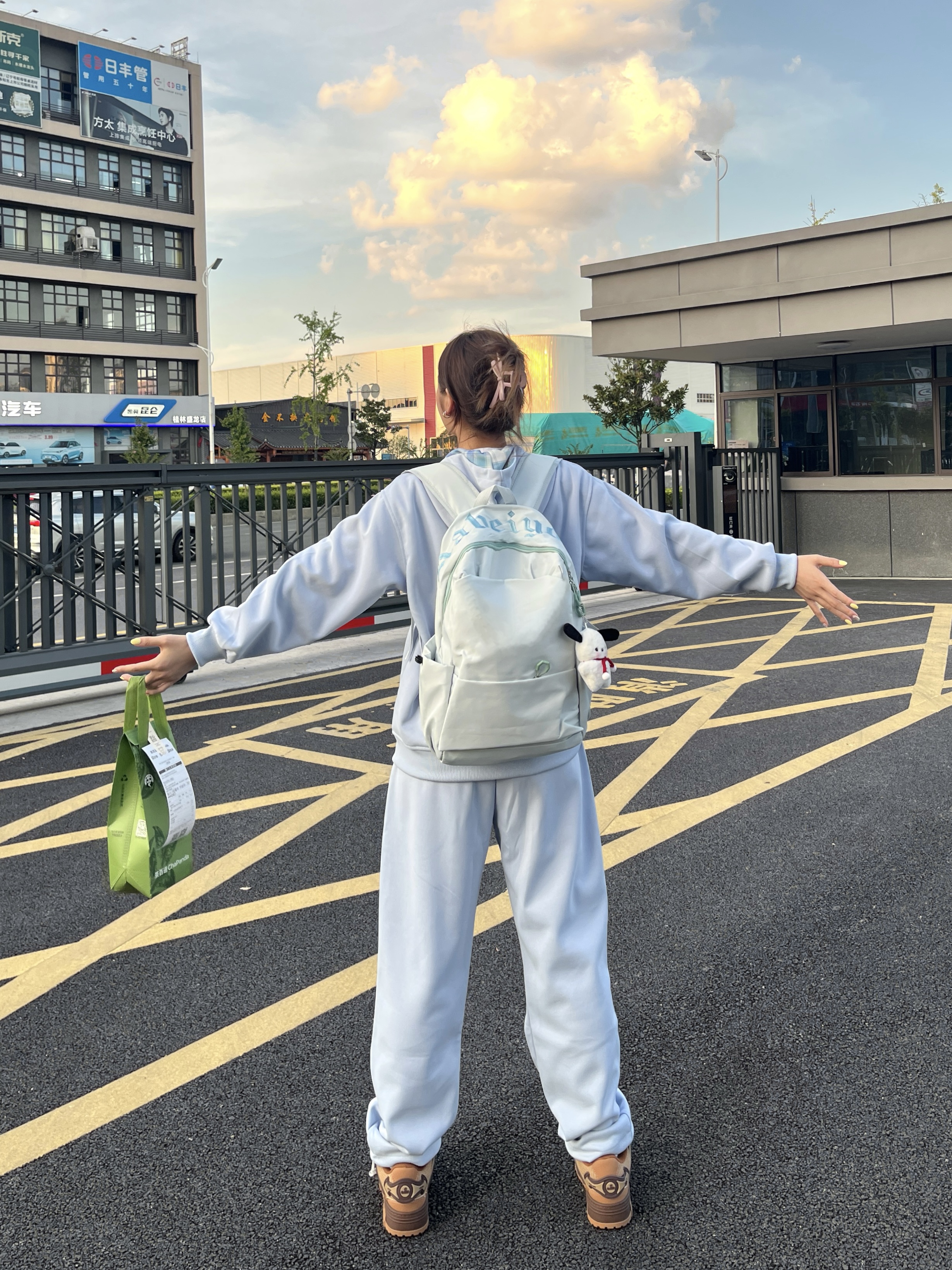 放学路上偶遇夕阳西下