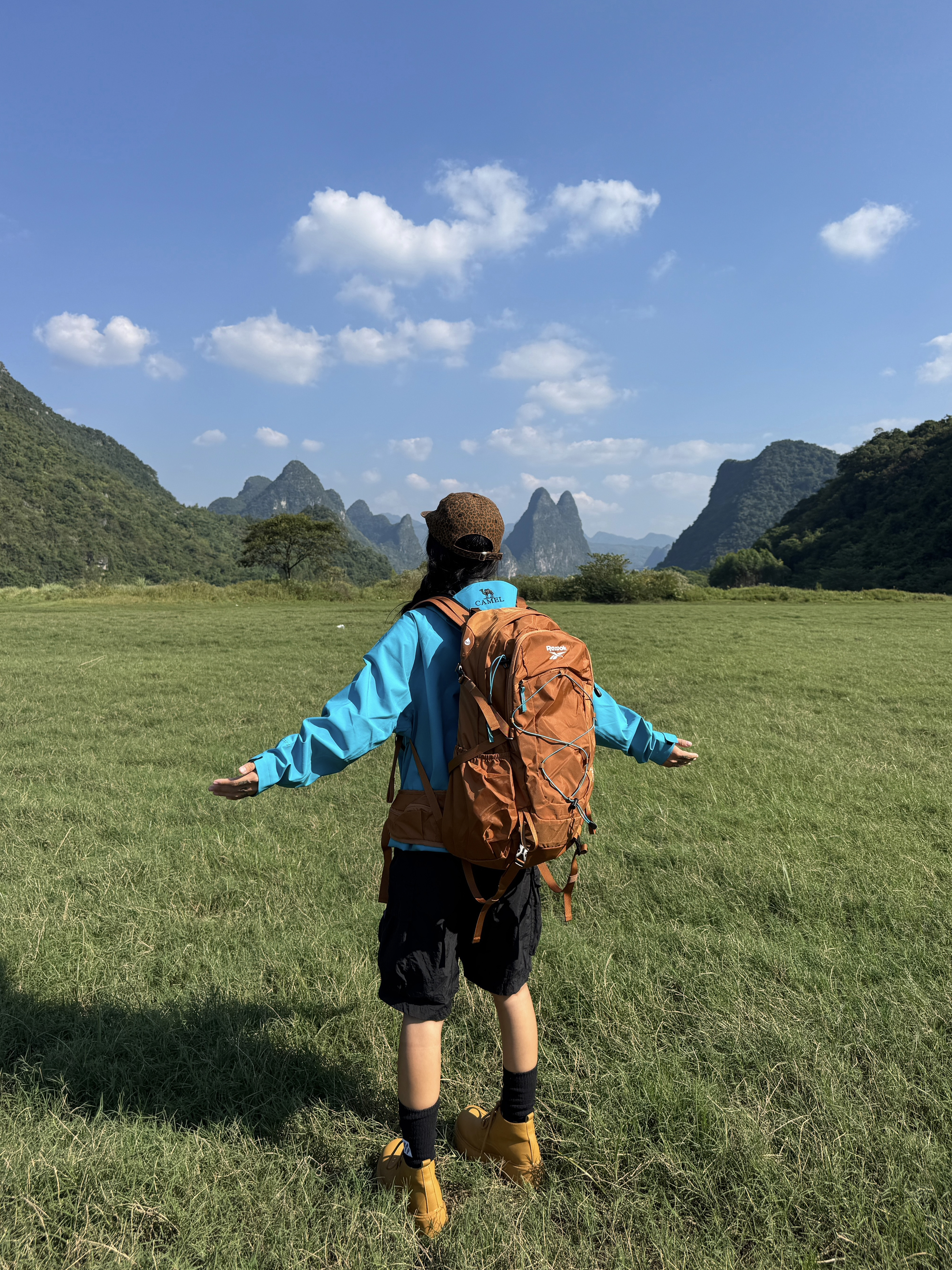 这个徒步包太能装了!