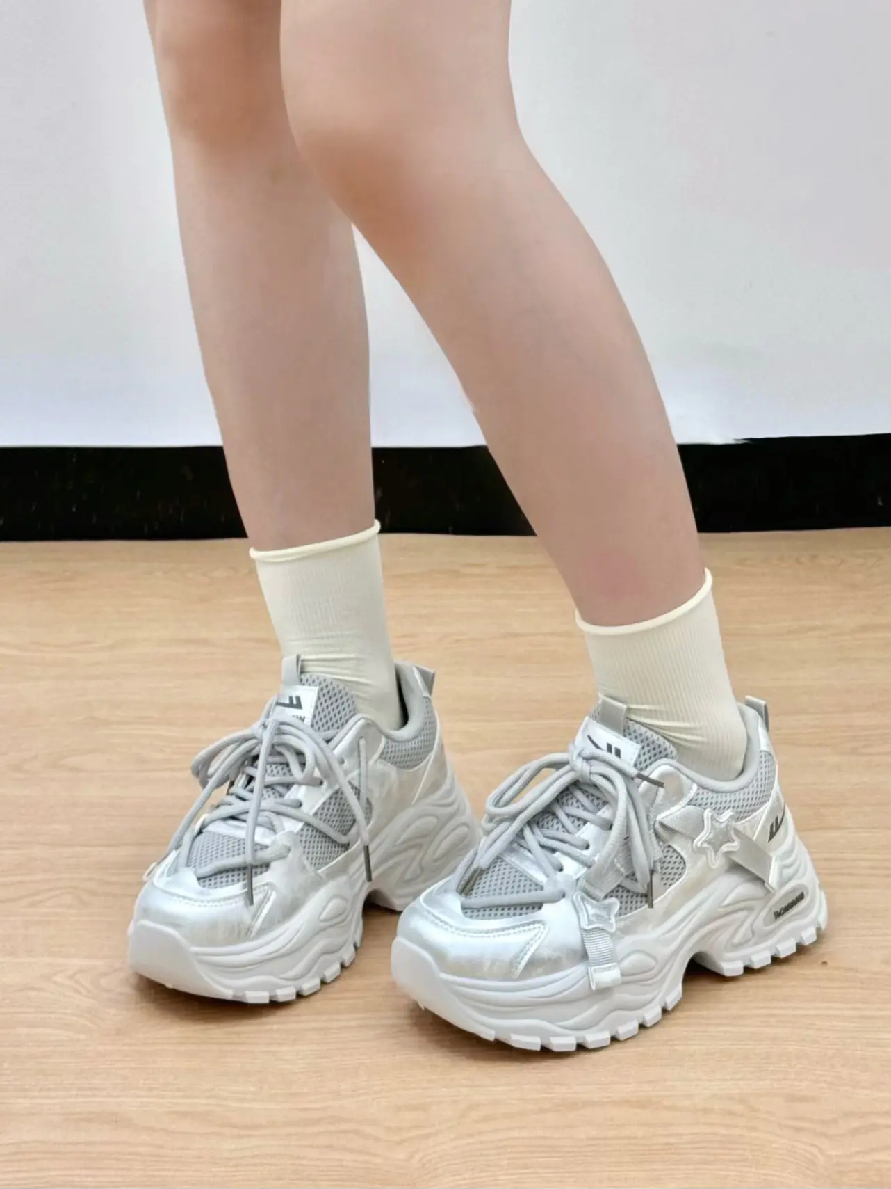 Wow!介双复古银灰老爹鞋上脚有点Cool💥