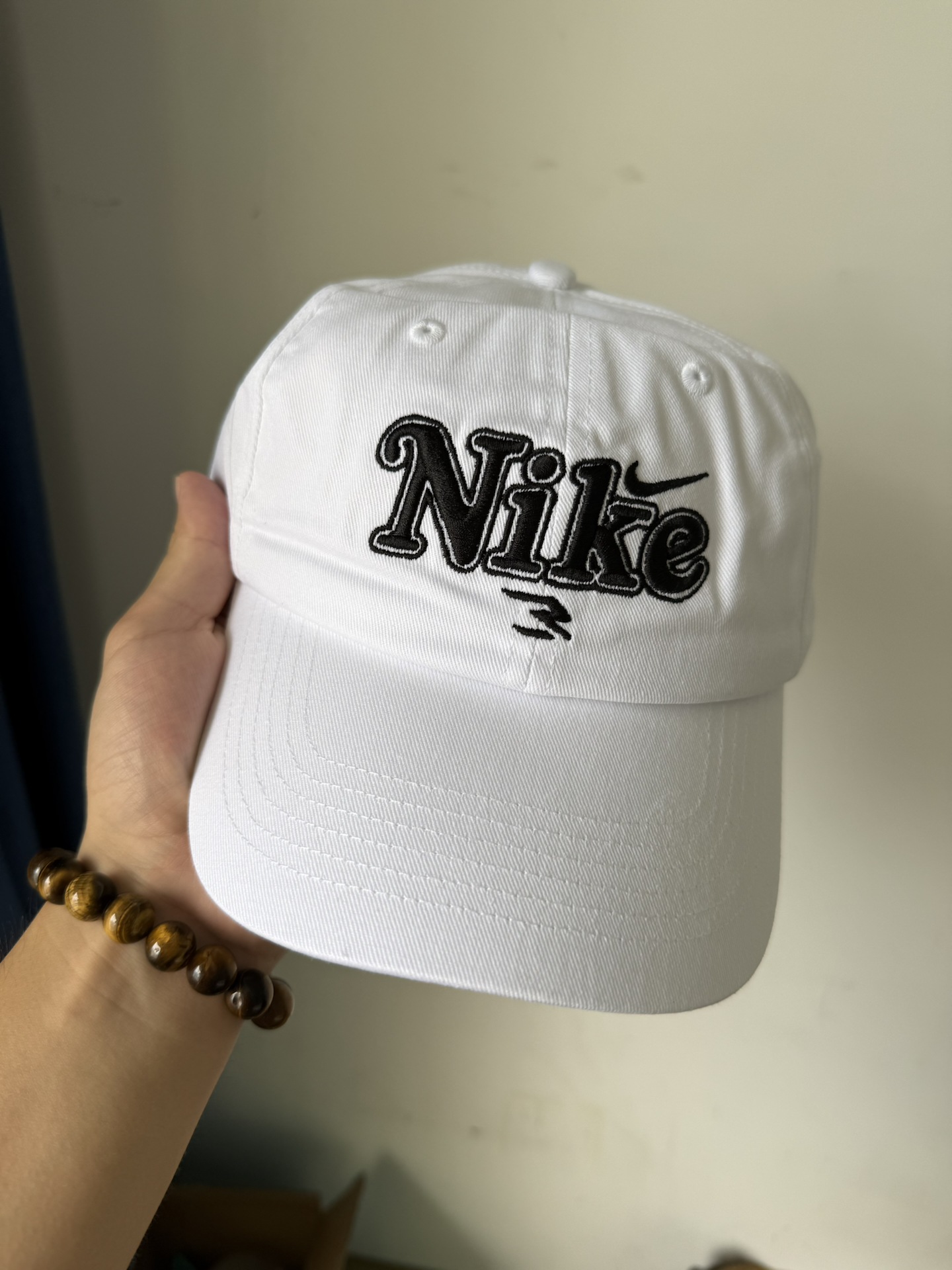谁能拒绝一顶干净清爽的白棒球帽🧢！