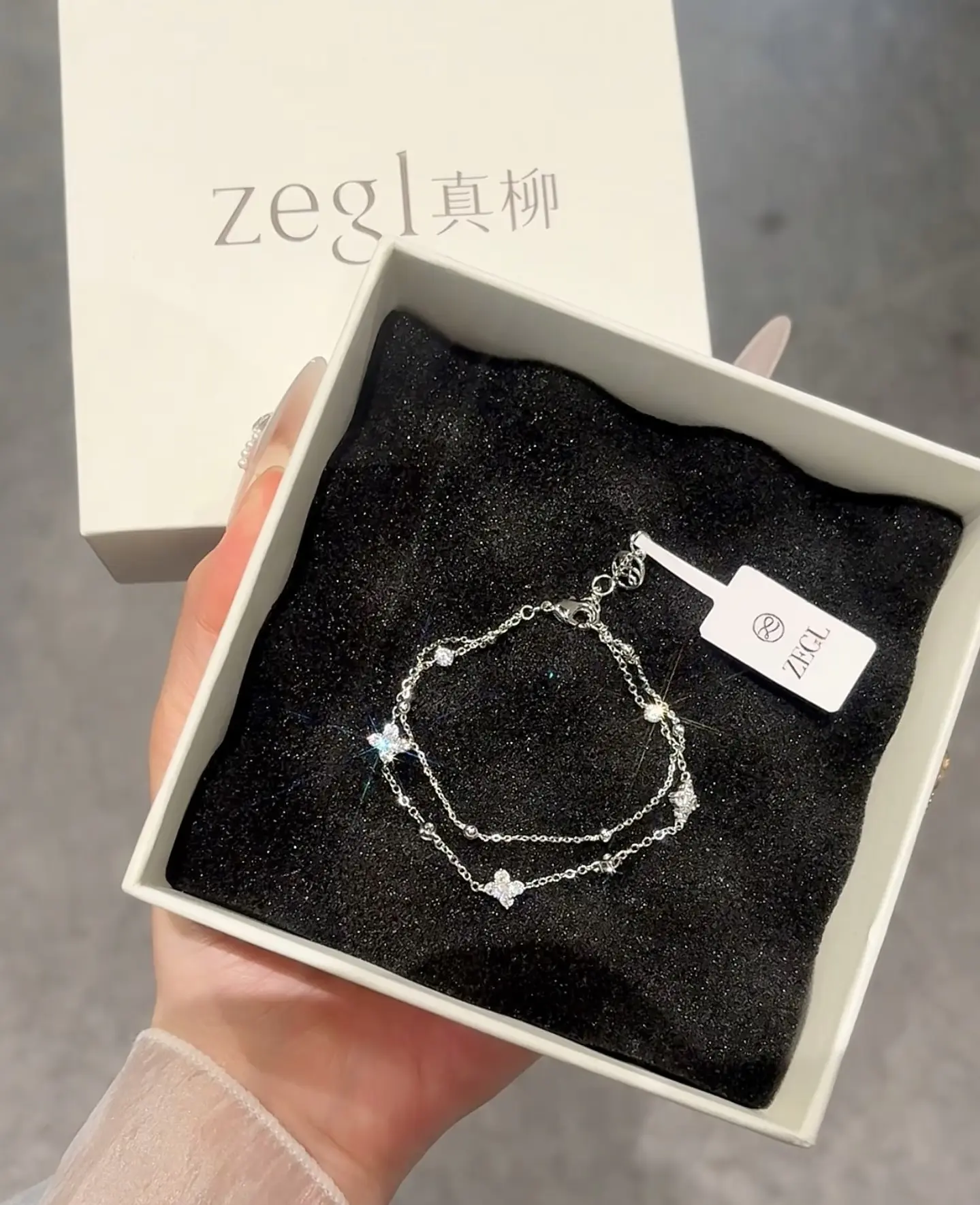 腕间落满星光✨这条双层星星手链美到失语