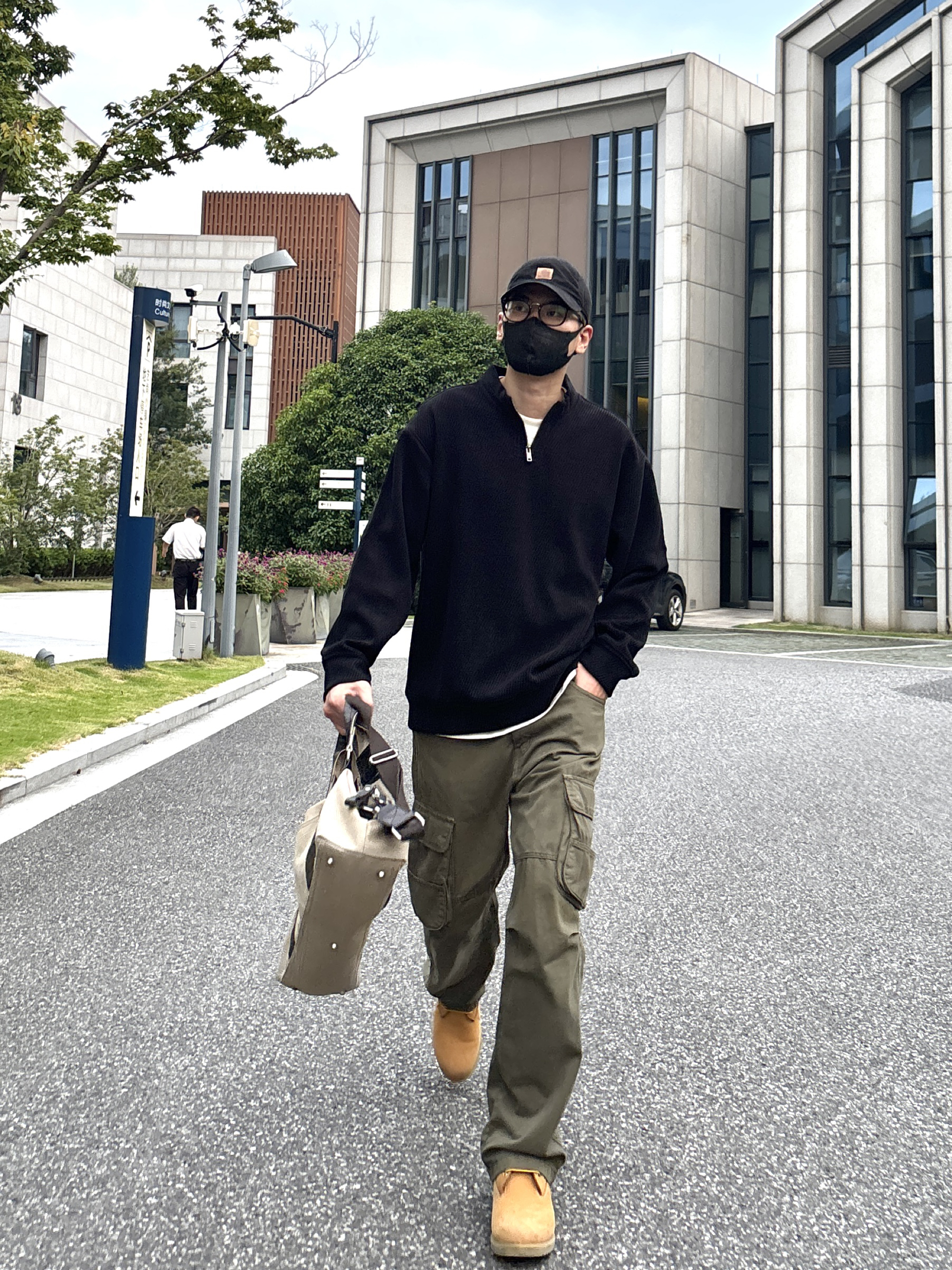 男生秋天穿的硬朗随性些就很帅气😎