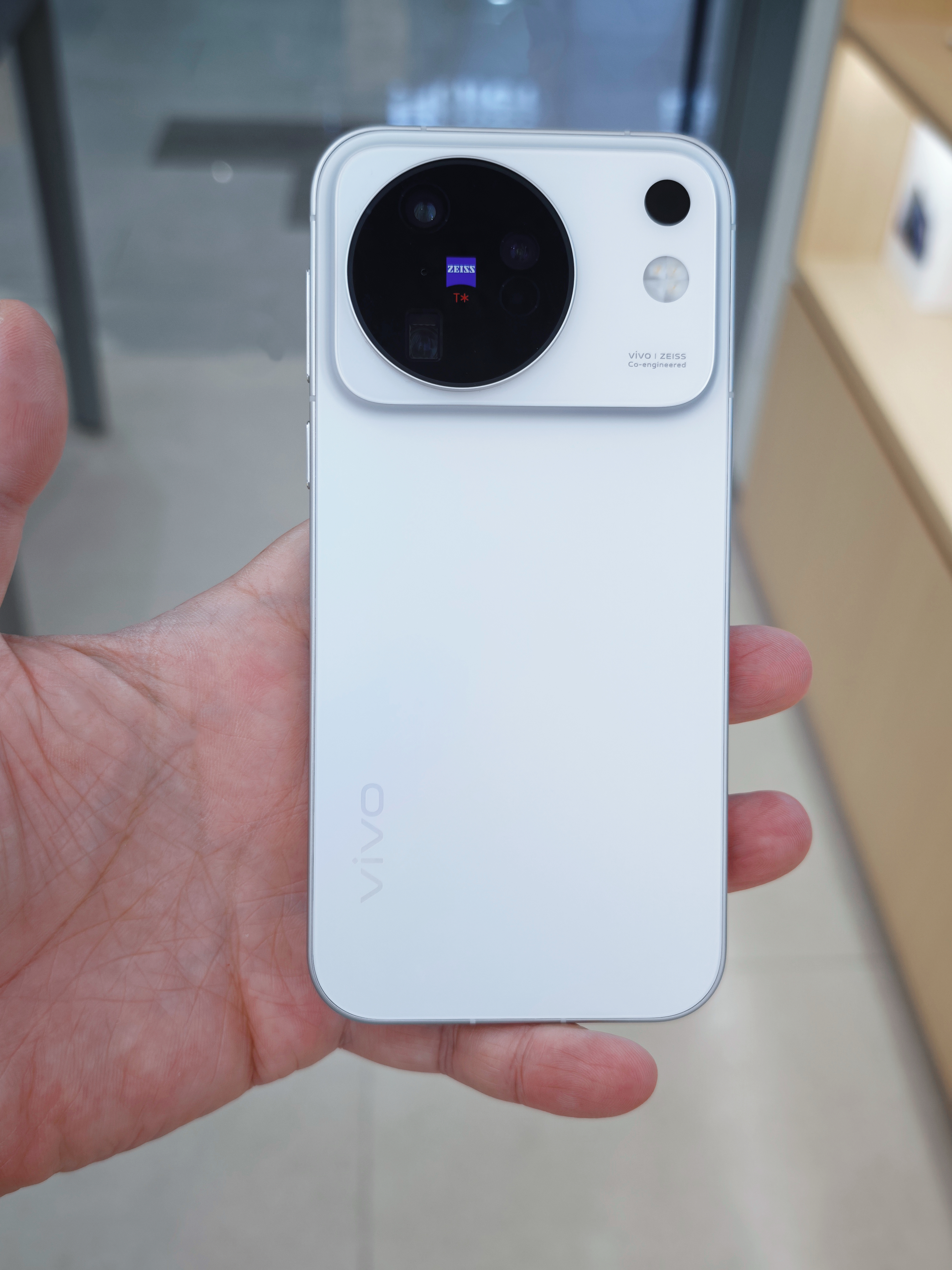 vivo X500标准版 | 名字很入门,实力够Pro