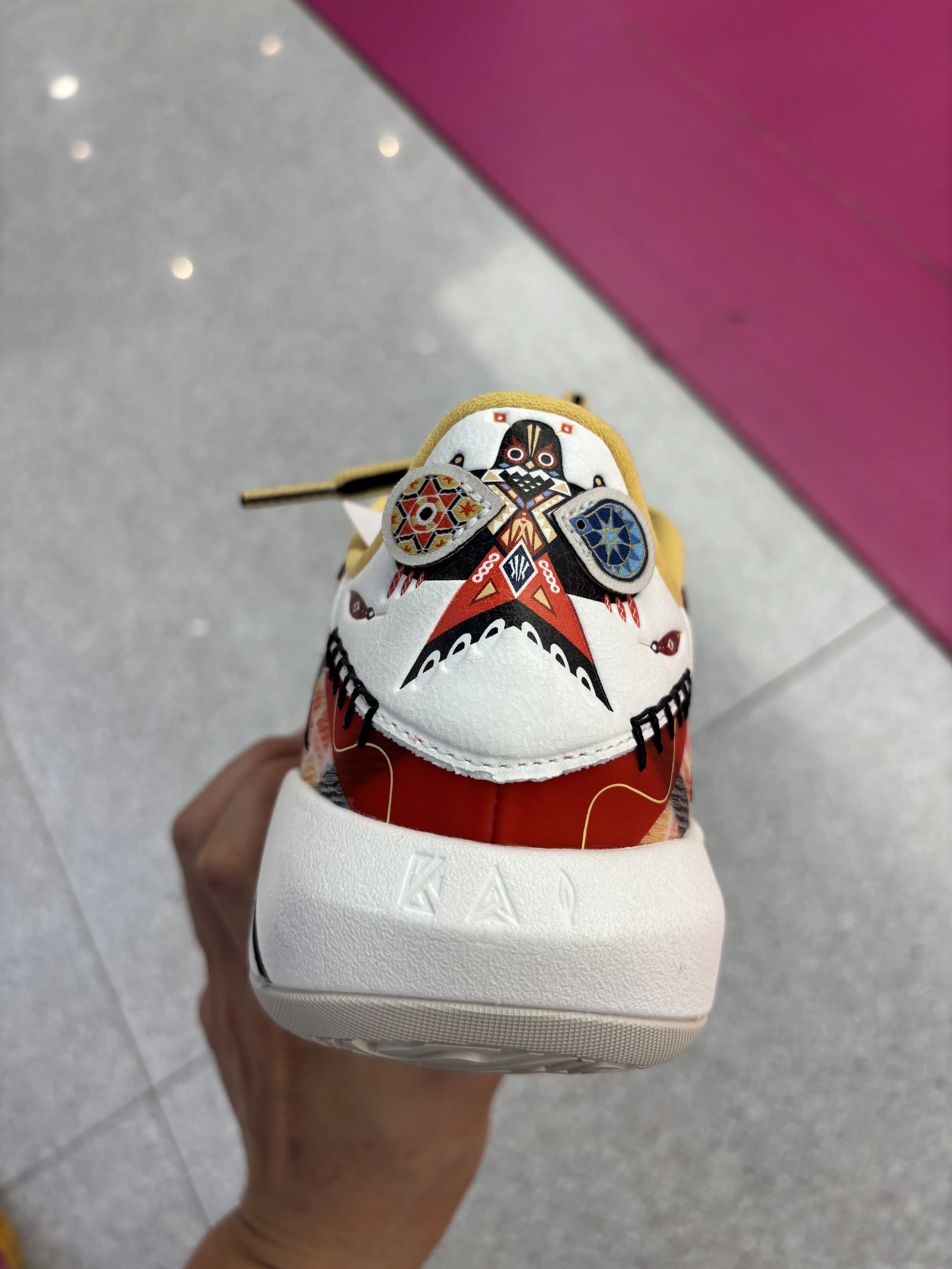 这个纸鸢设计的有点丑啊