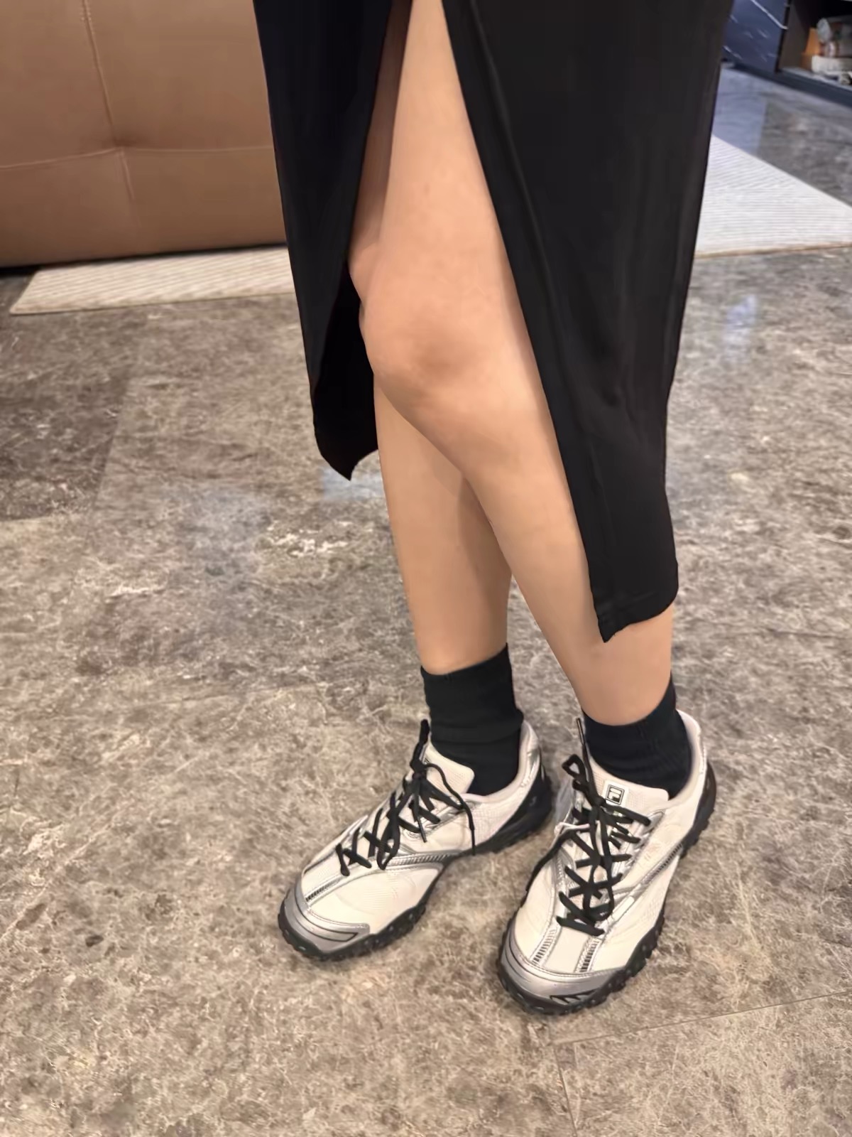 Y2K辣妹本命🤍FILA斐乐跳跳鞋银黑复古跑鞋