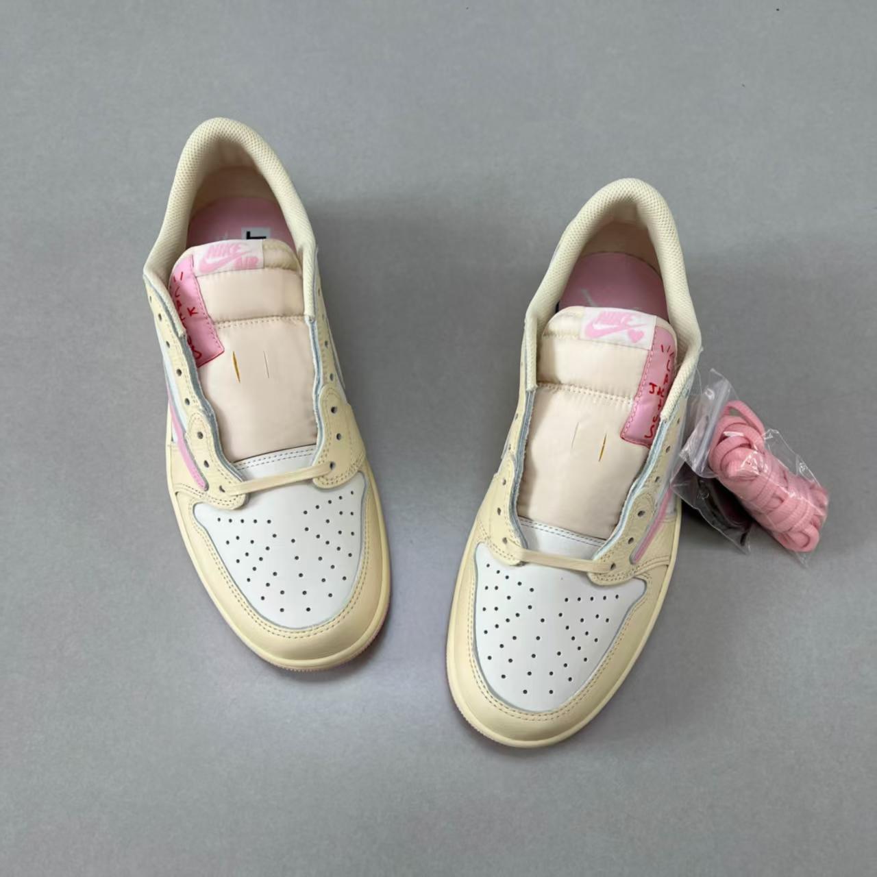奶油樱花｜Travis Scott联名AJ1倒钩板鞋
