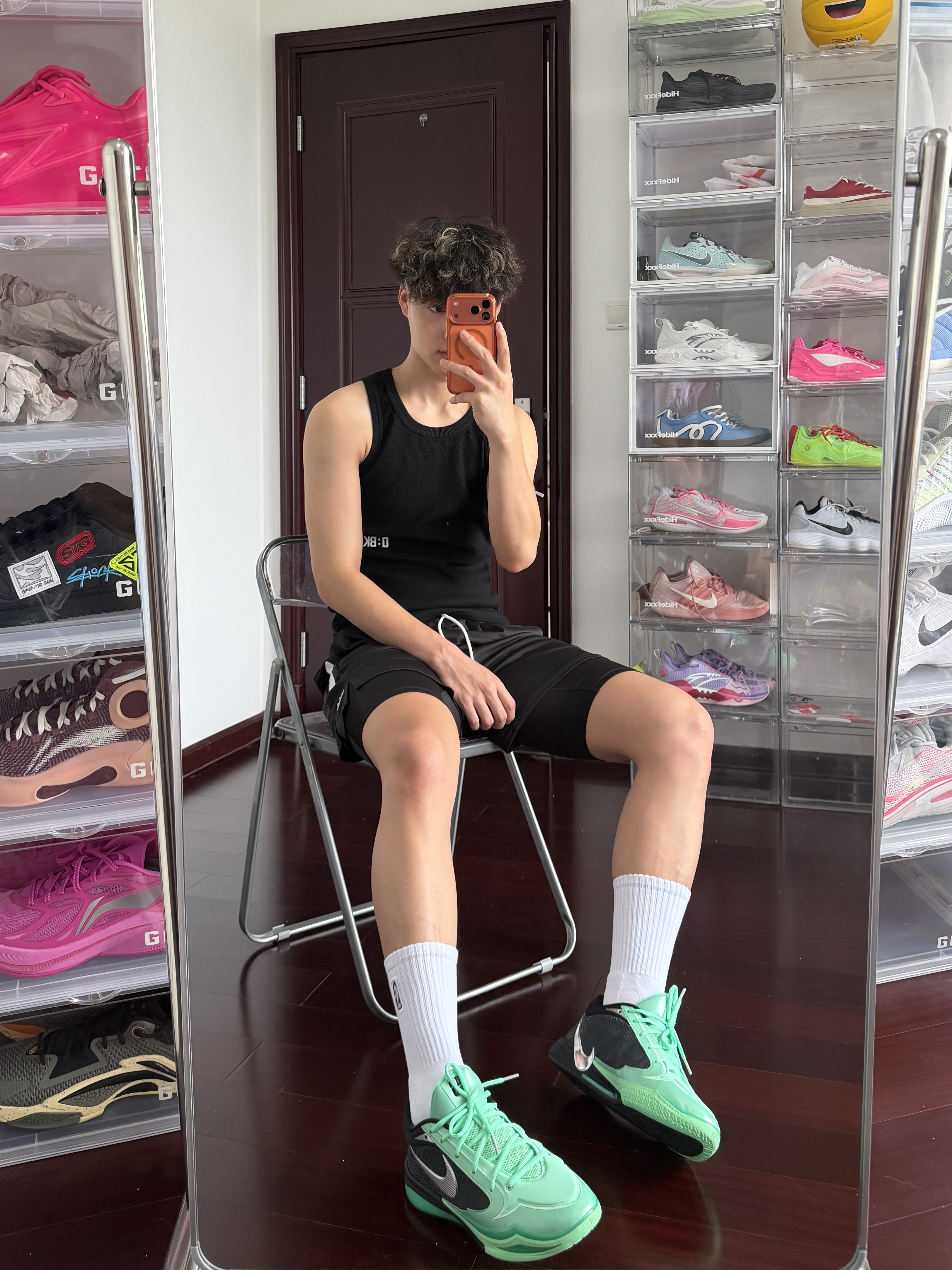黑系穿搭看这套简约低调但又很显眼9