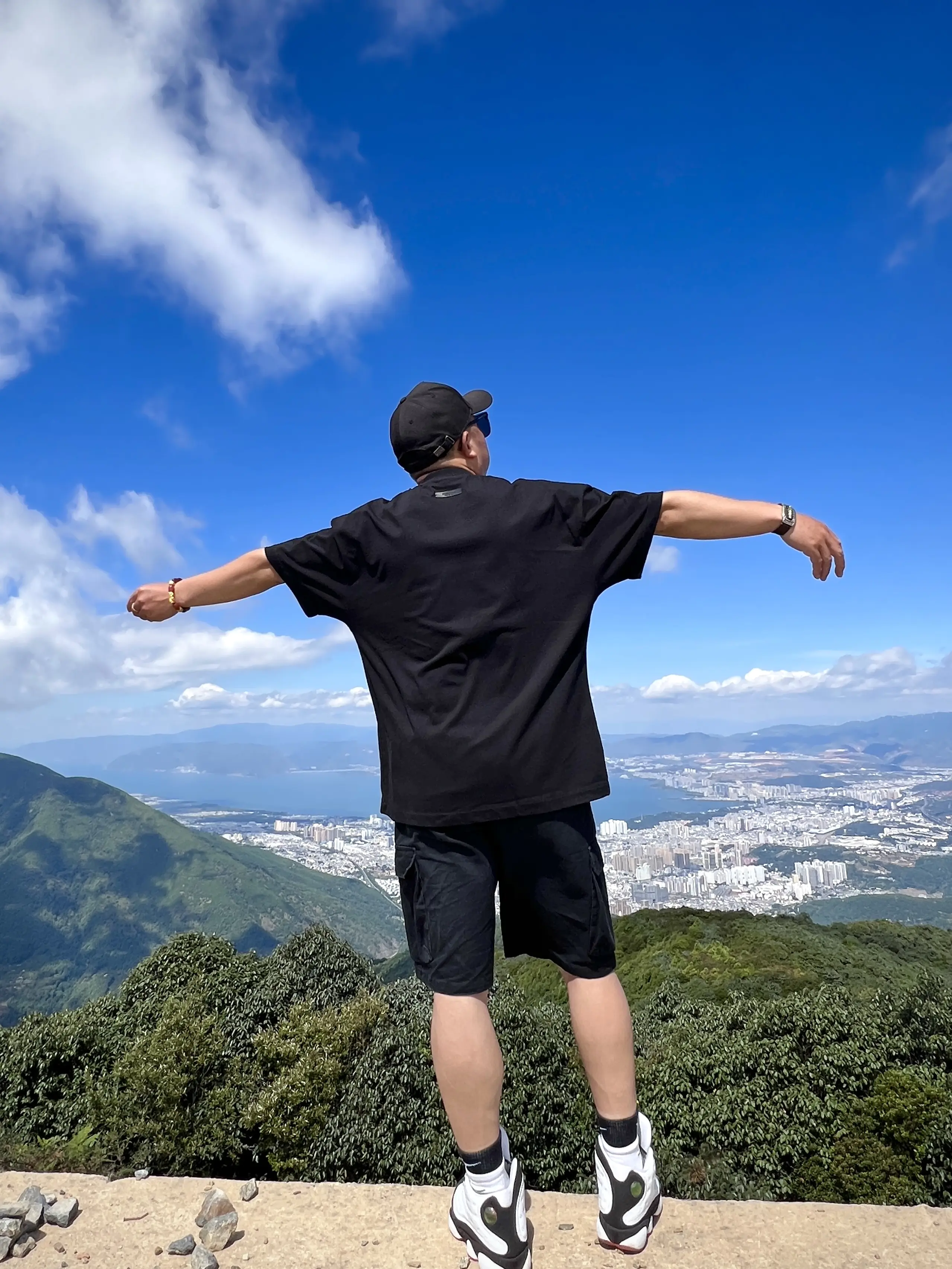 Essentials重磅黑T,上身宽松是真的舒服