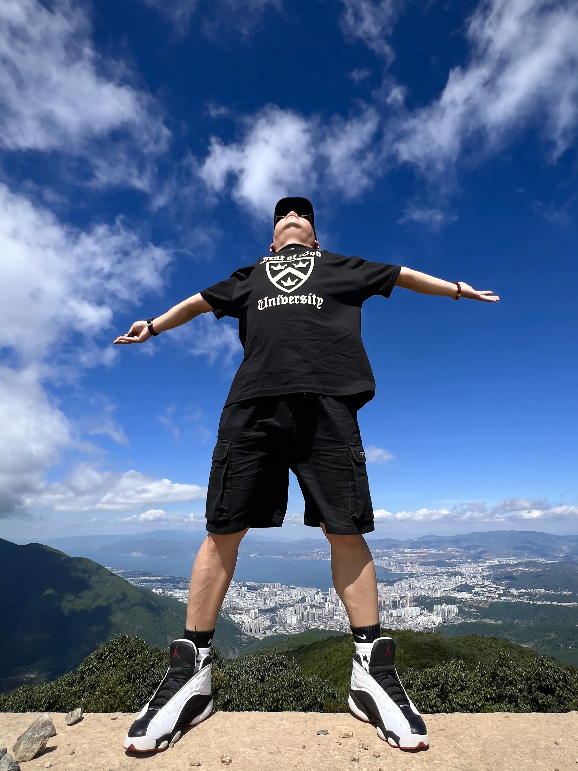 Essentials重磅黑T,上身宽松是真的舒服