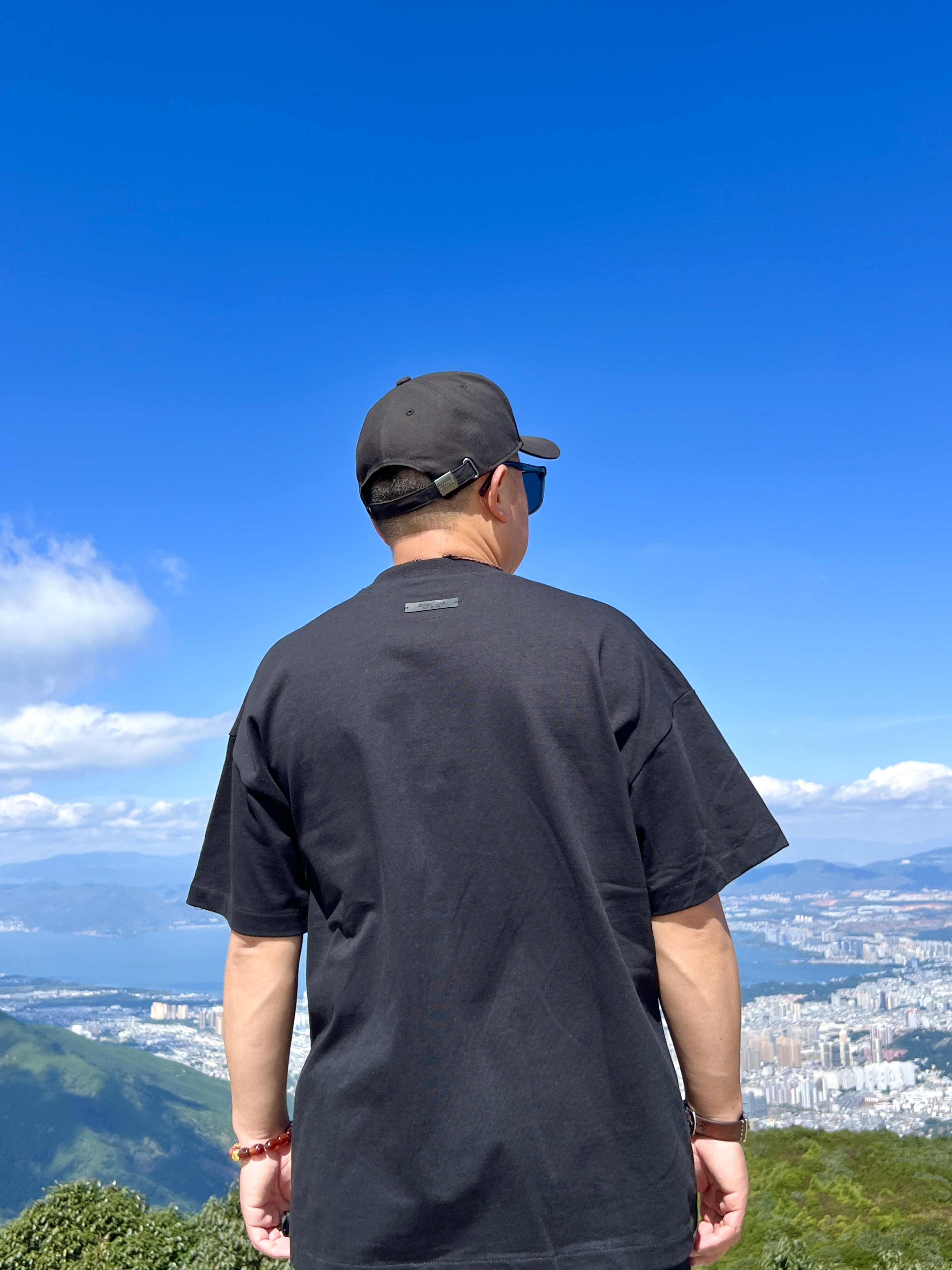 Essentials重磅黑T,上身宽松是真的舒服