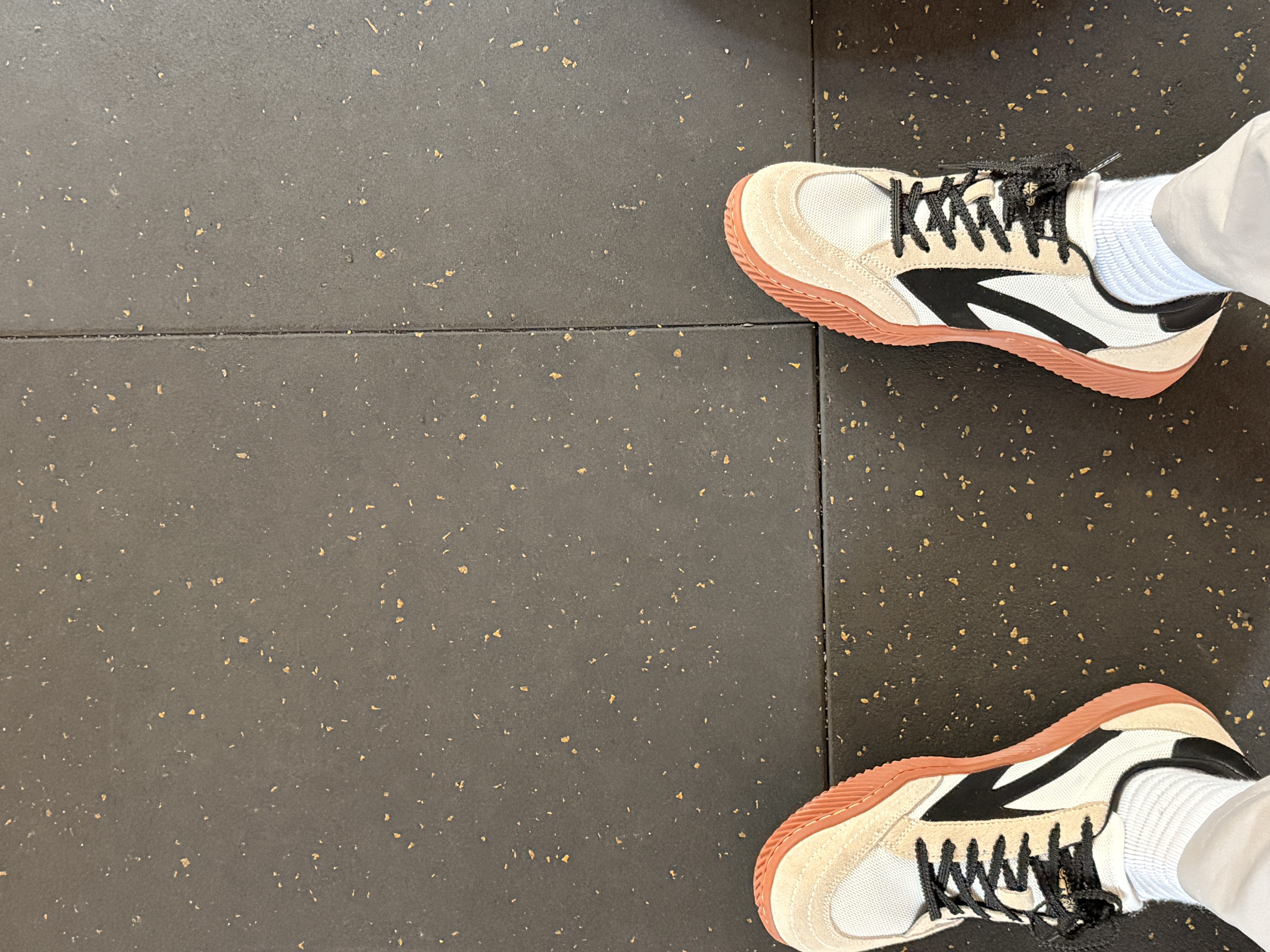 🏋️♀️健身房OOTD | 被问爆的百元复古鞋,太好穿了!