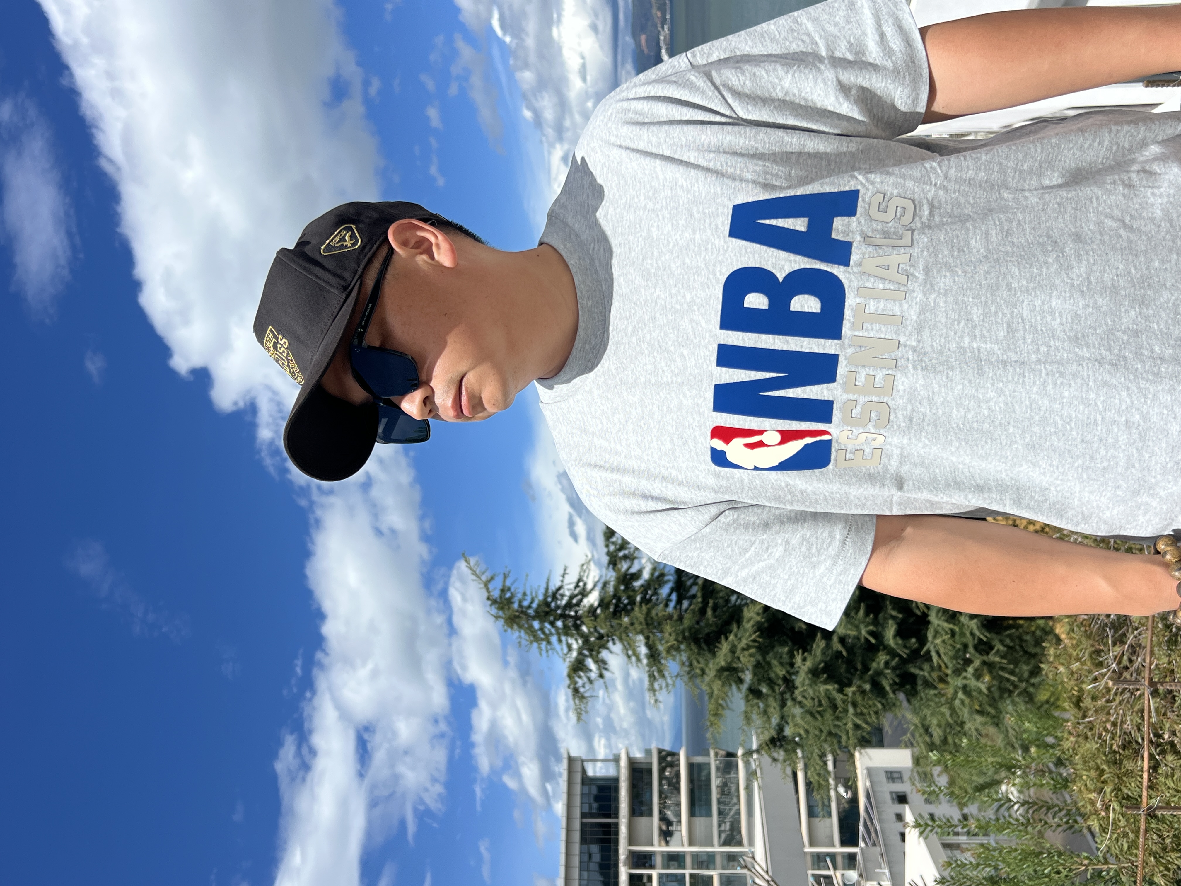 Essentials NBA联名T，上身真的挺舒服