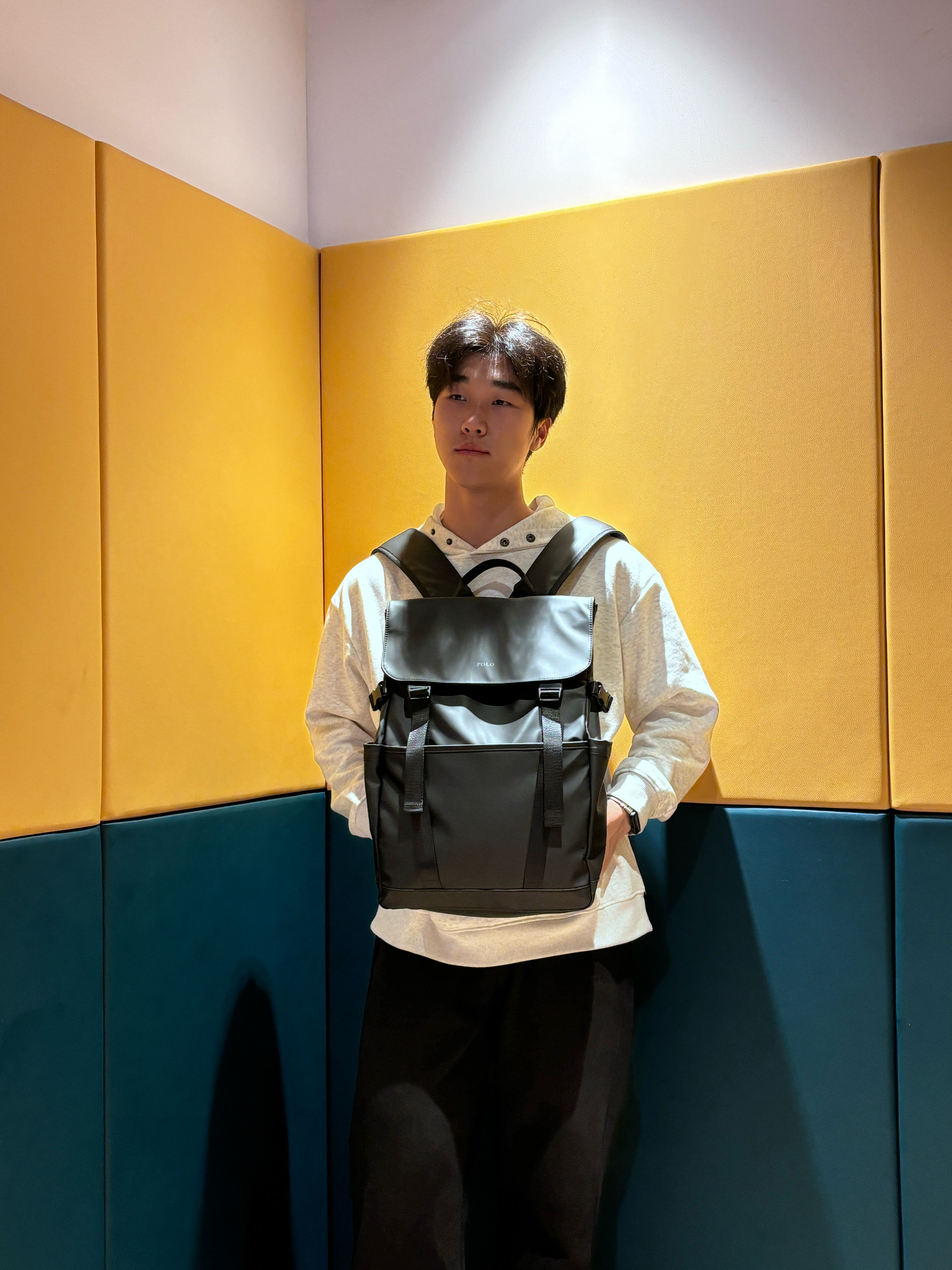 男生背上直接把松弛感焊在身上