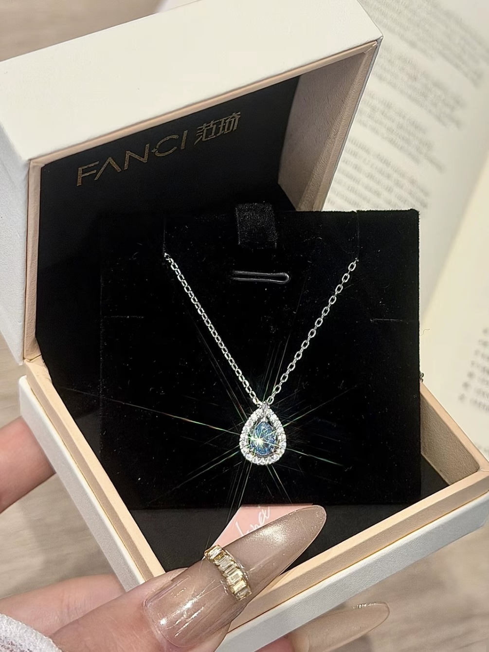一眼心动✨这就是传说中代表幸福的蓝眼泪呀