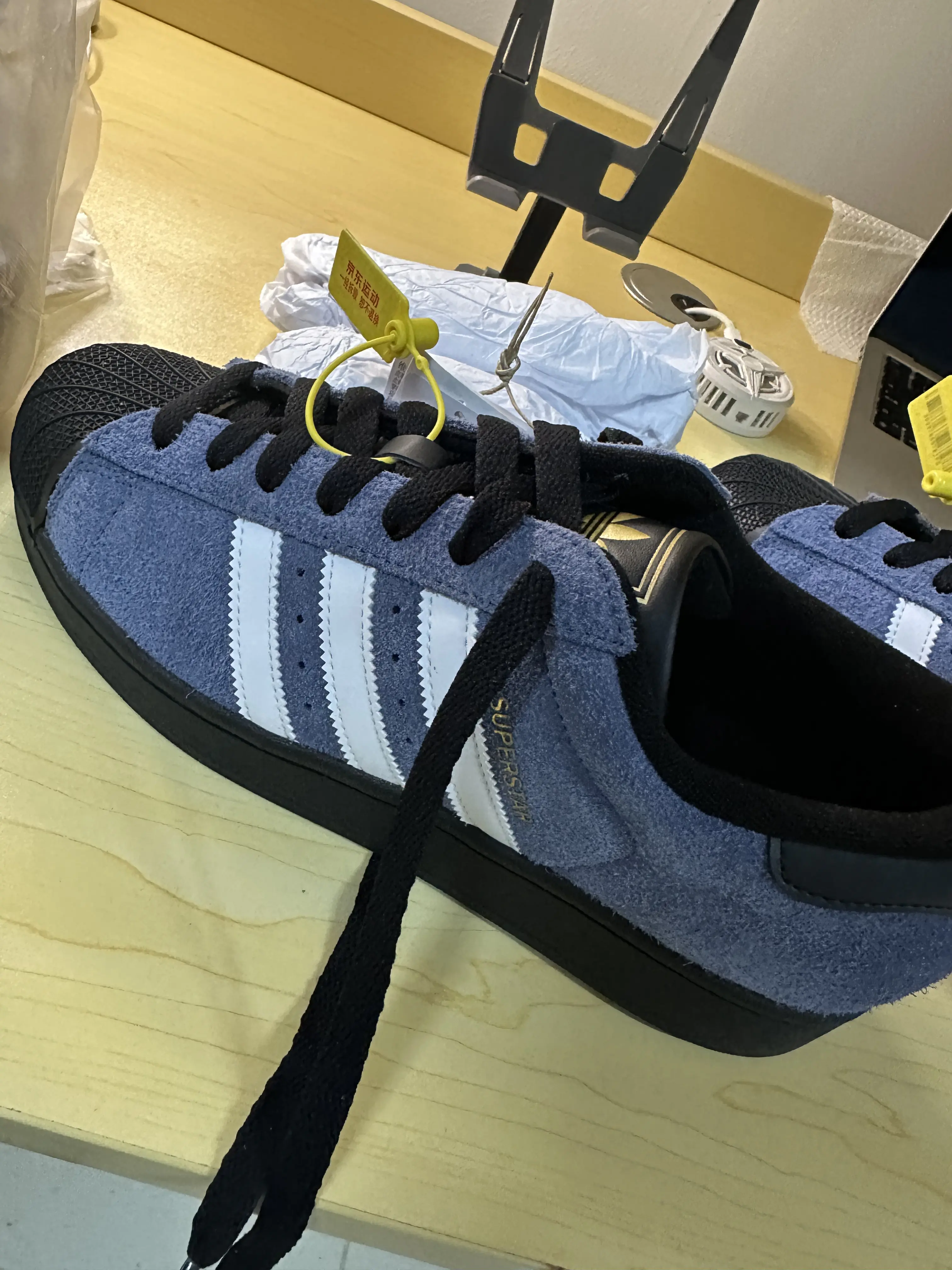 阿迪达斯德训鞋