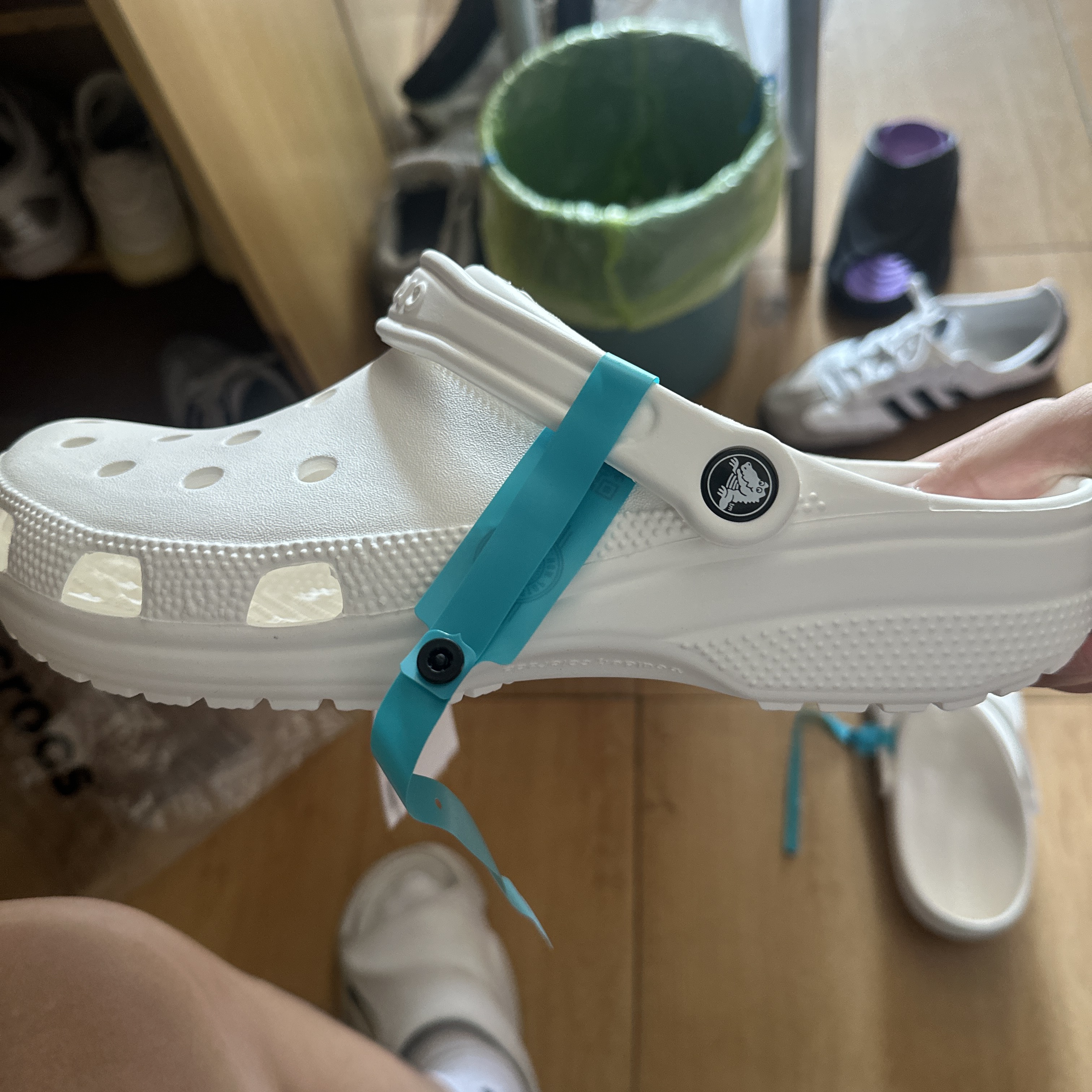 买到的crocs洞洞鞋