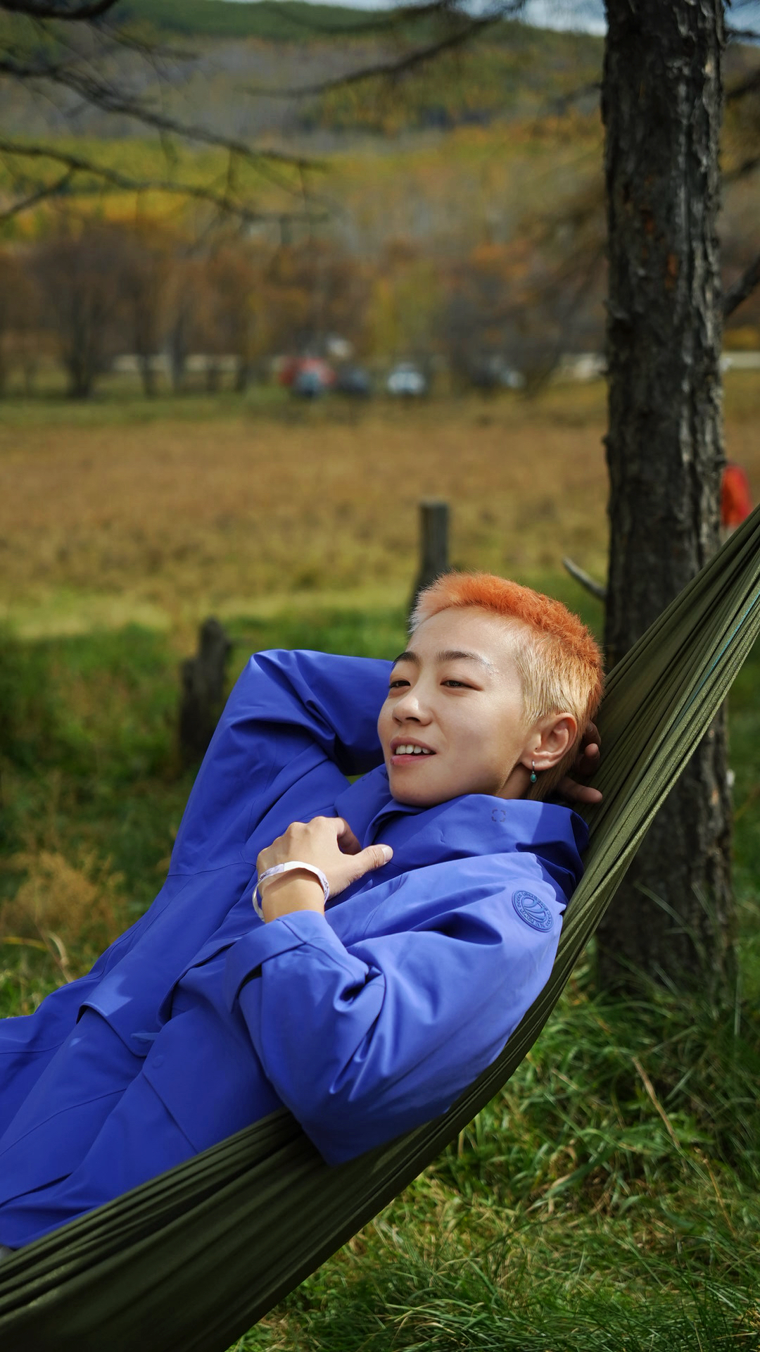 🏕️内蒙古徒步户外穿搭🔵这件亮色冲锋衣好吸睛!