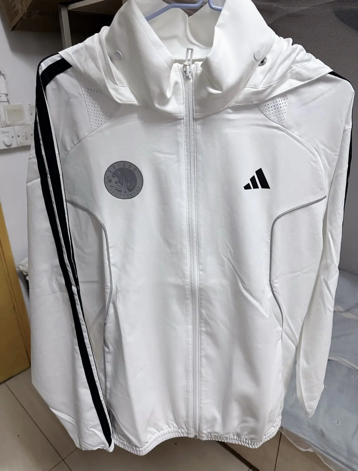 早春休闲风|阿迪达斯连帽外套实穿分享