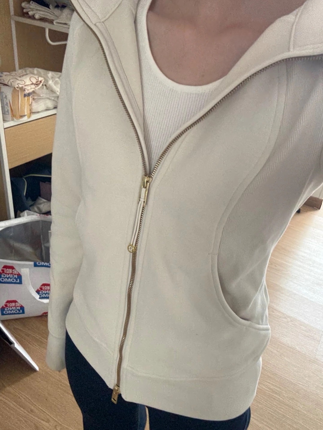 入秋✨Lululemon scuba 新款✨象牙白金