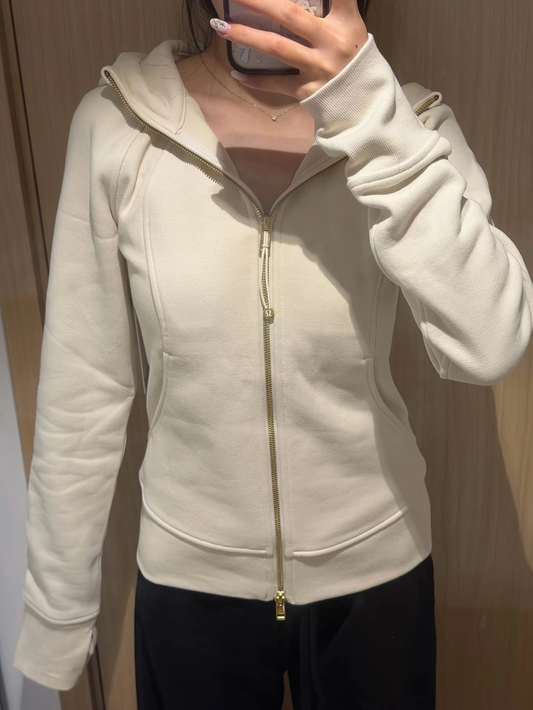 入秋✨Lululemon scuba 新款✨象牙白金