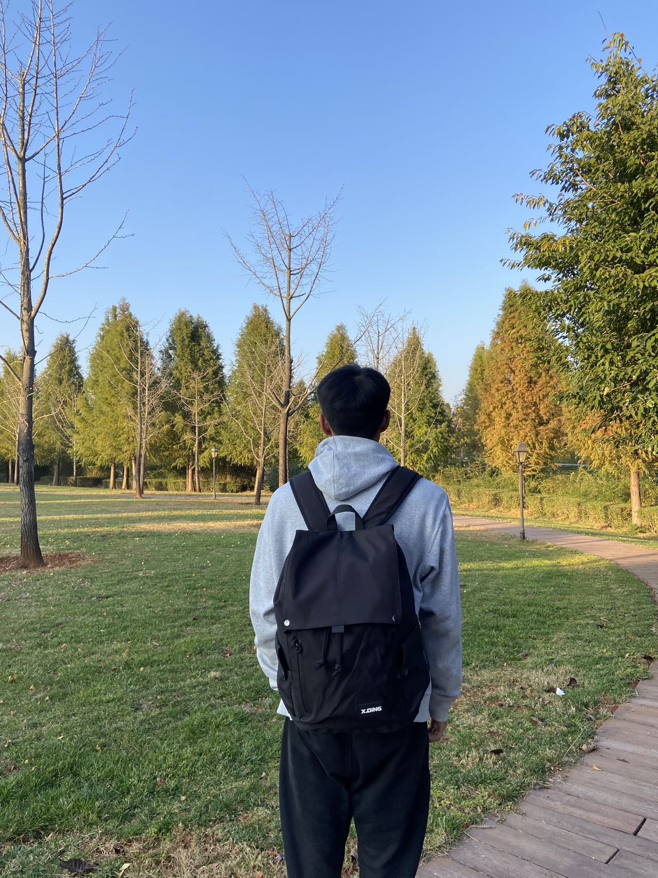 早秋极简松弛感|大容量黑武士通勤双肩包 🤩