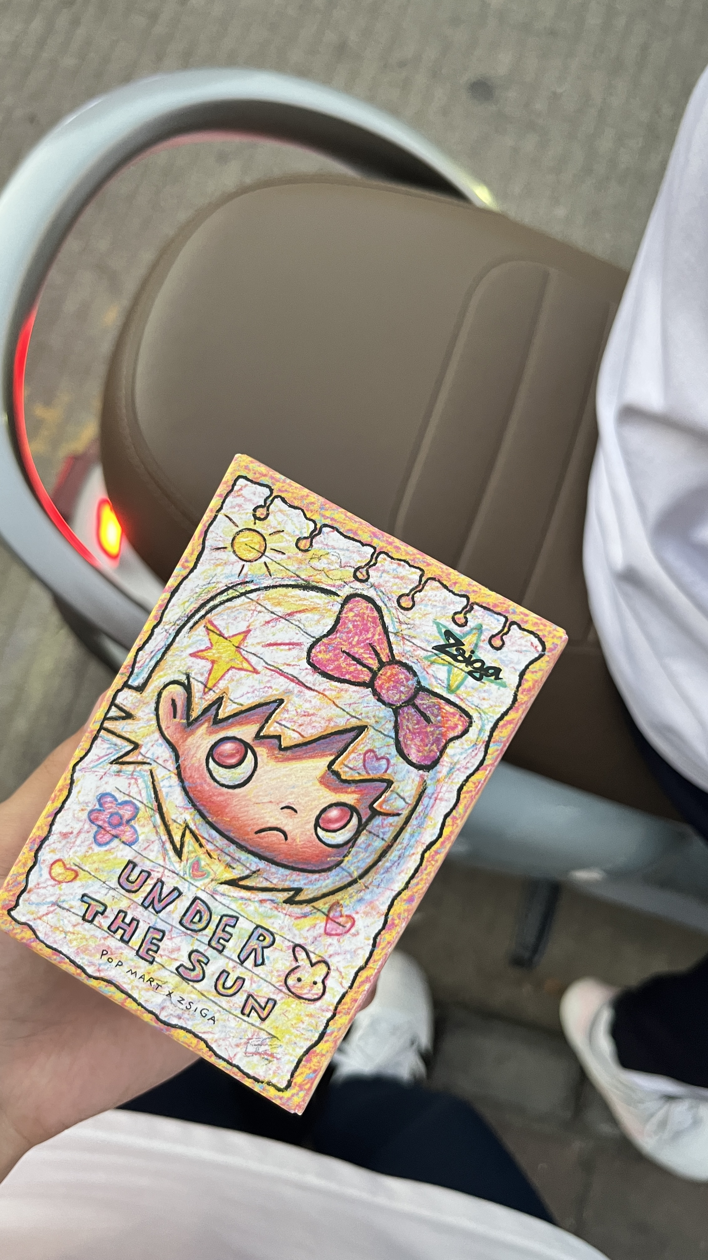 包装画风超有辨识度：就是这套标志性的蜡笔