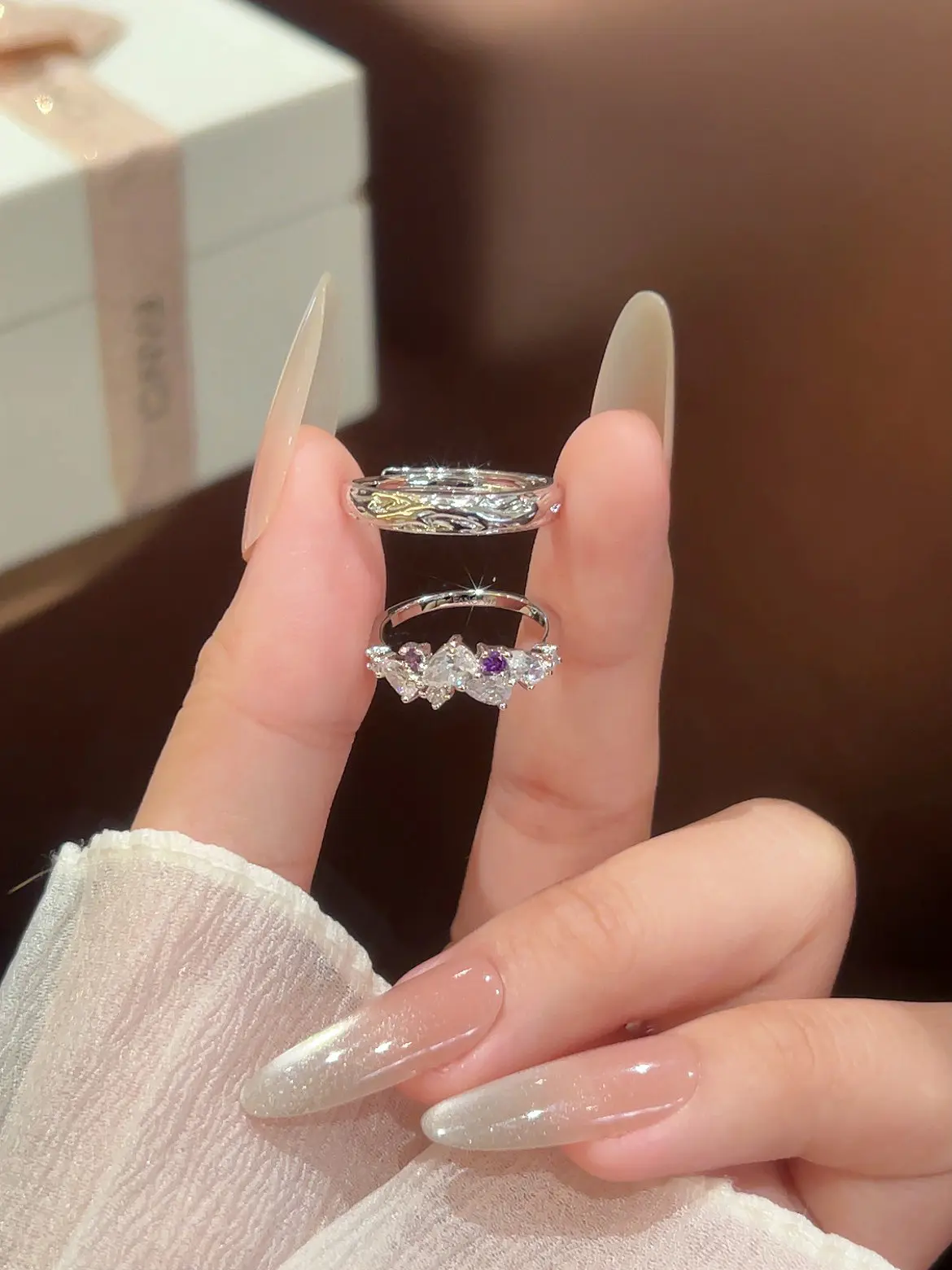 紫色果然有韵味~💜范琦紫藤花叠戴尊滴吼显贵气…