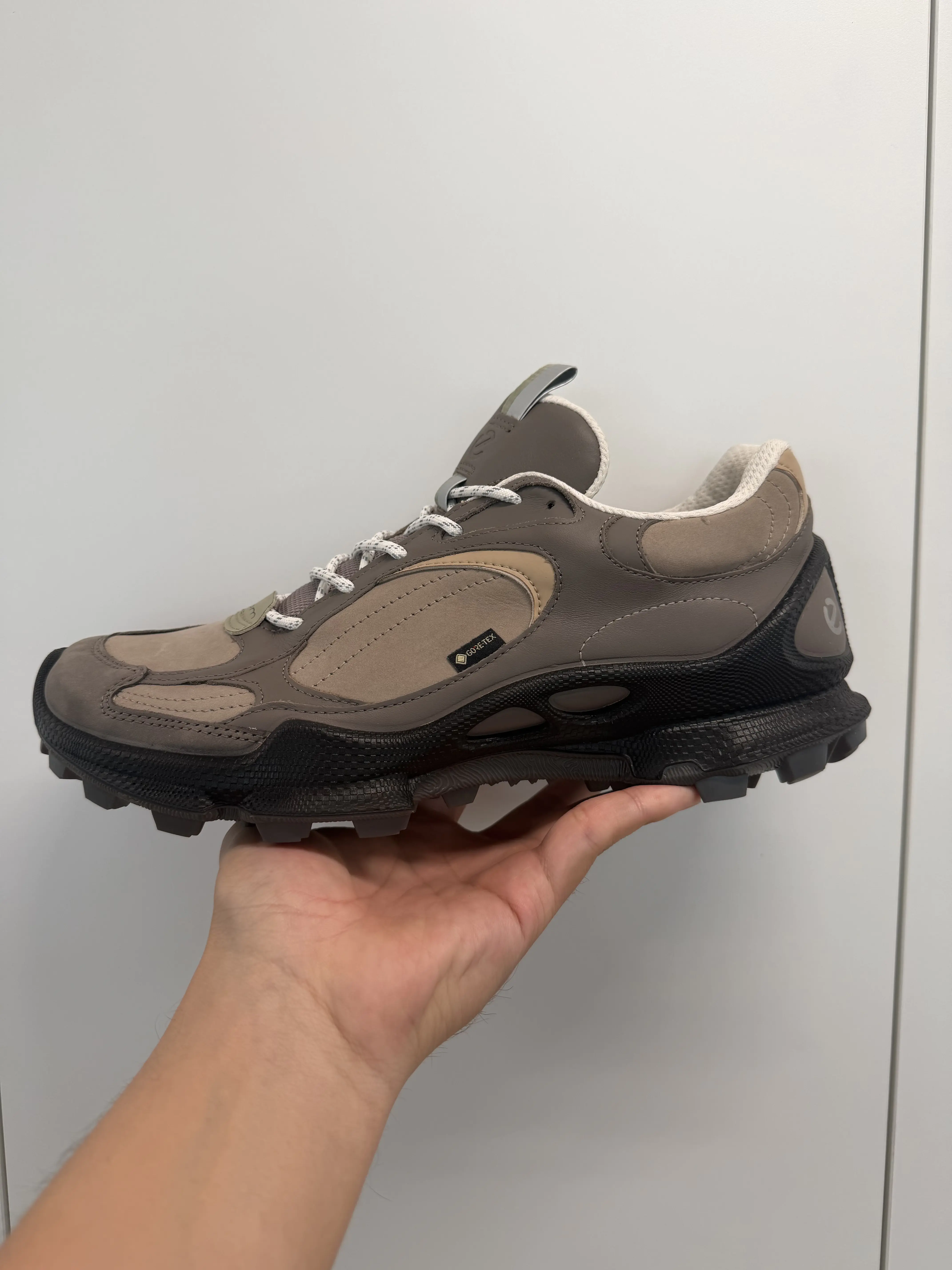 运动版的皮鞋!还防水!Ecco新鞋有点帅!