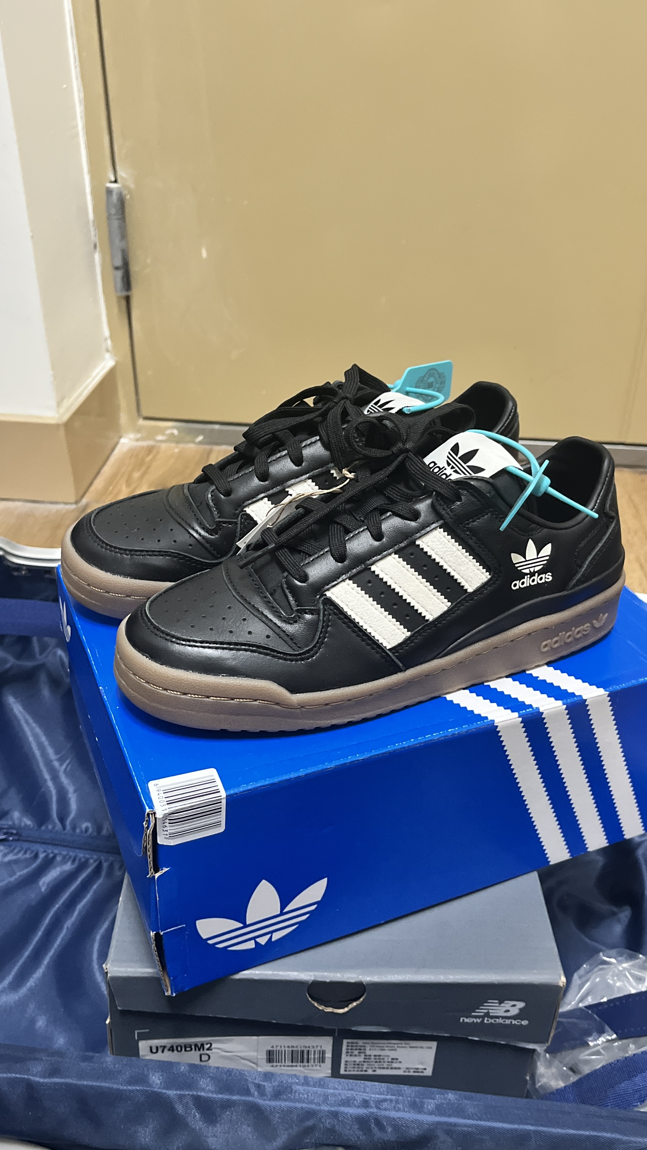Adidas黑生胶板鞋 黑色系复古板鞋开箱分享