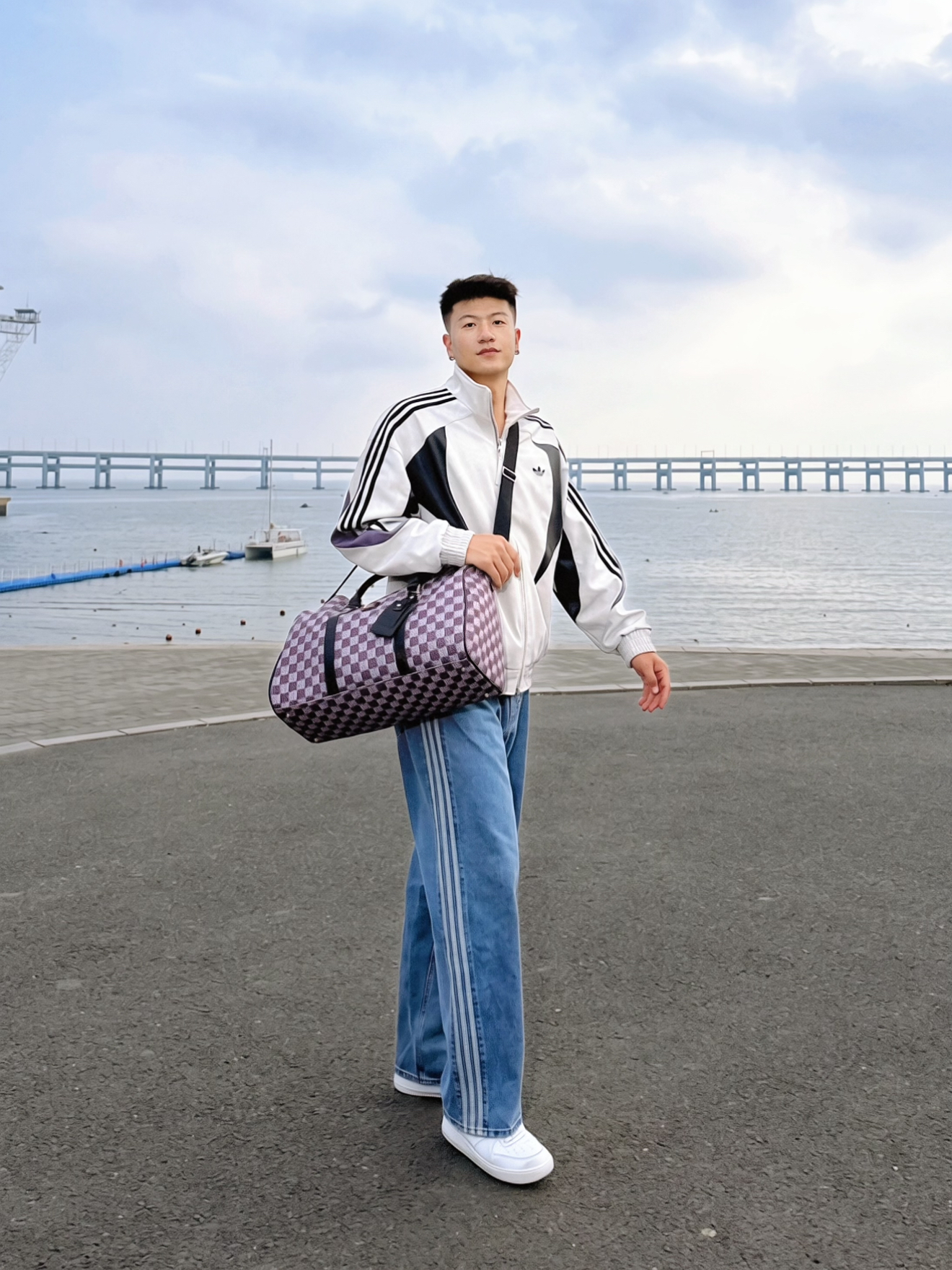 男生痞酷不靠堆？一只棋盘格包就够