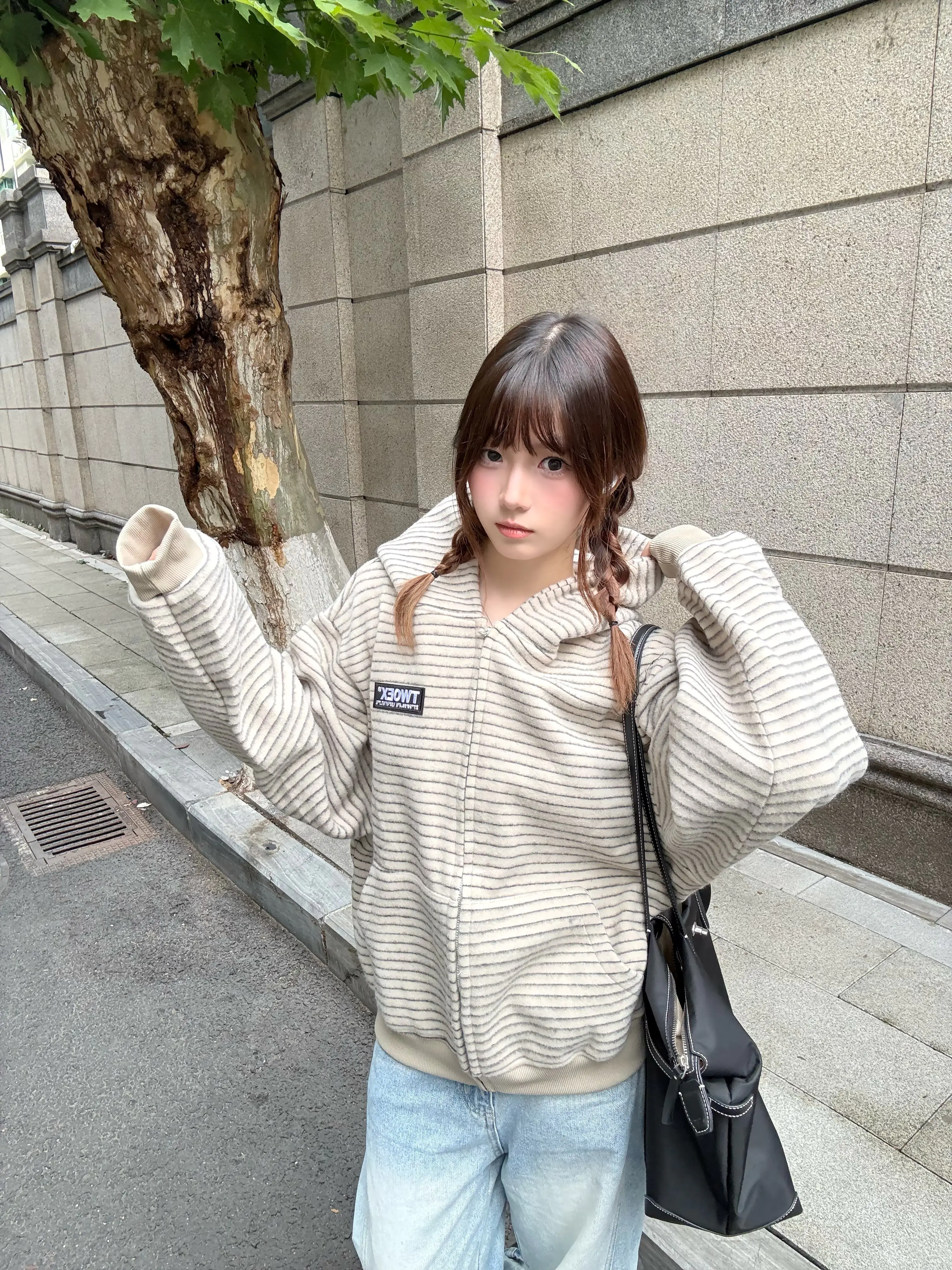 这件条纹连帽绒感外套太舒服啦~