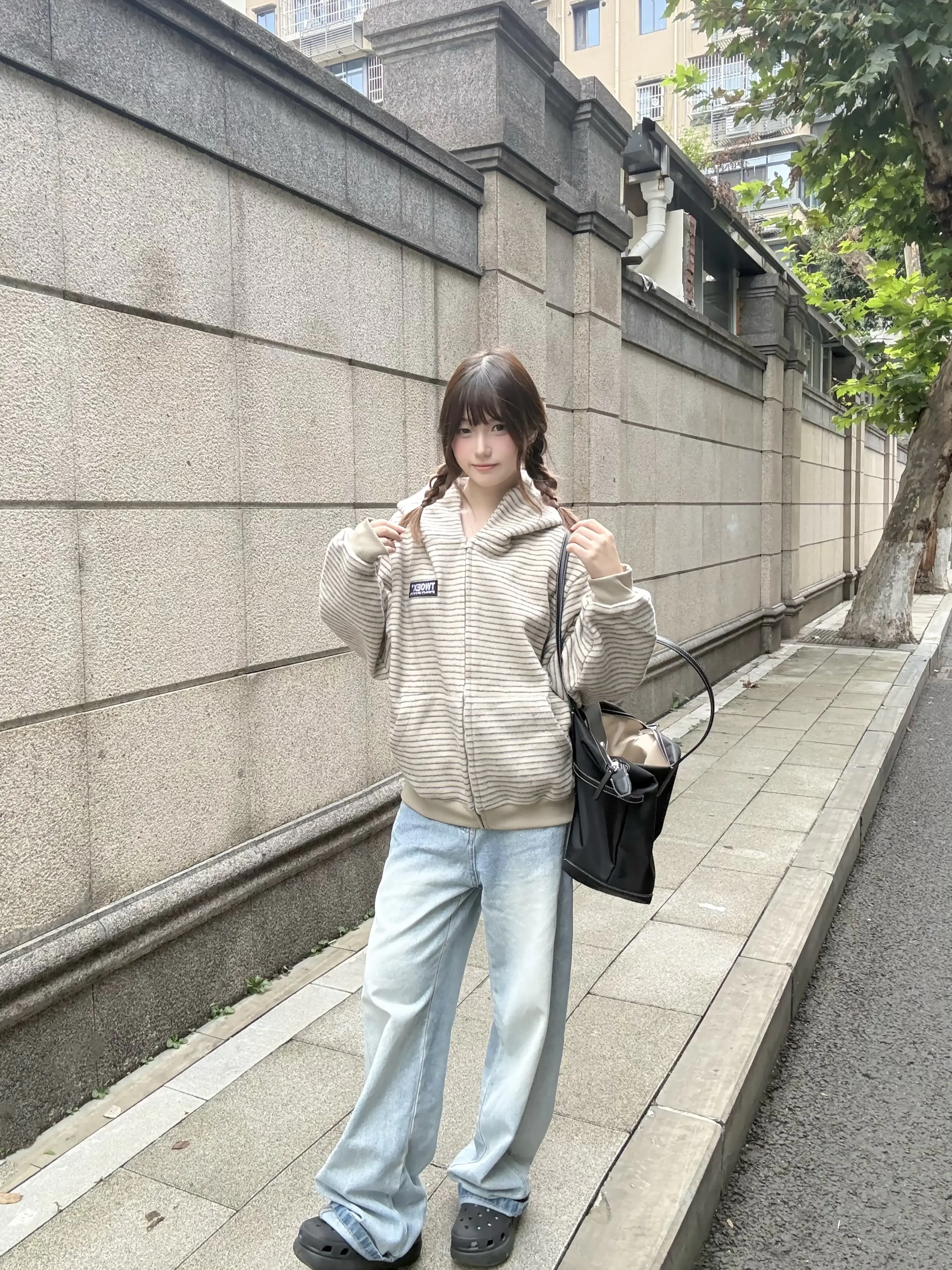 这件条纹连帽绒感外套太舒服啦~