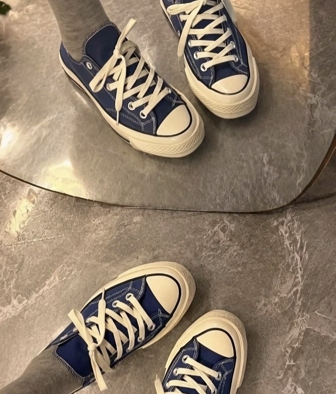 藏青帆布鞋搭灰袜··太有感觉啦!👟