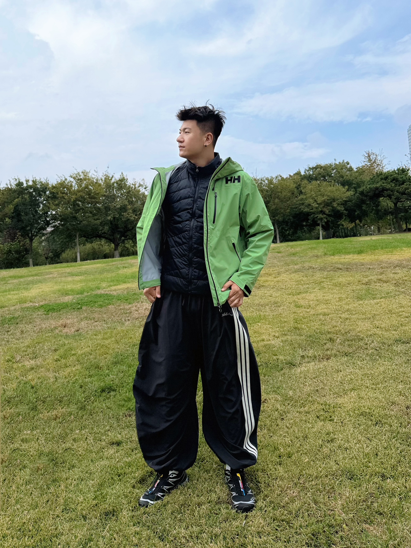 秋冬户外高颜值穿搭 | 这抹绿壳冲锋衣💚,利落有型😎