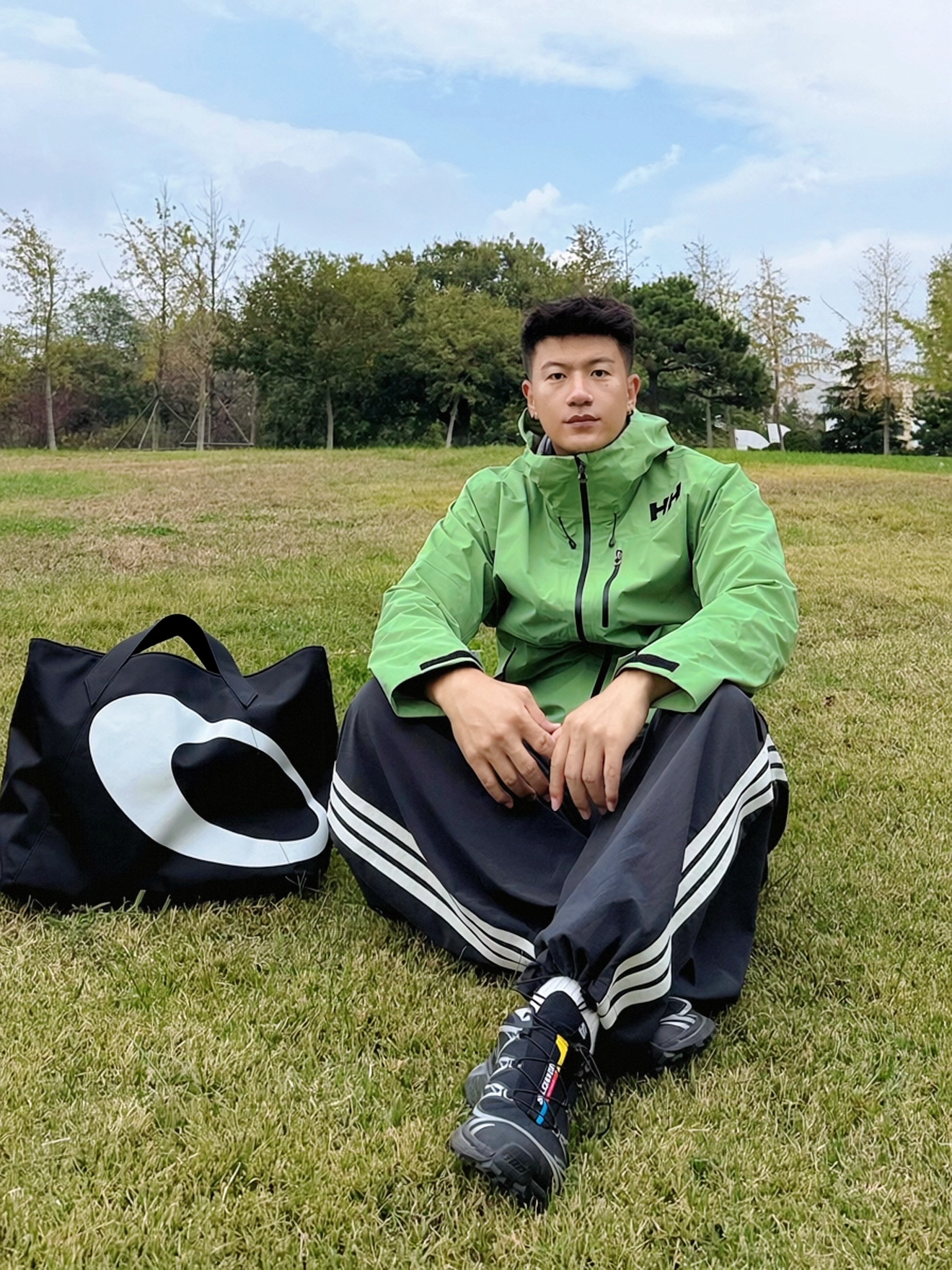 秋冬户外高颜值穿搭 | 这抹绿壳冲锋衣💚,利落有型😎