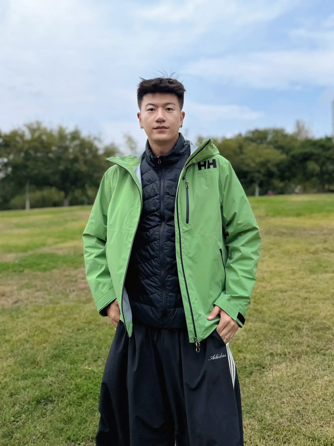 秋冬户外高颜值穿搭 | 这抹绿壳冲锋衣💚,利落有型😎
