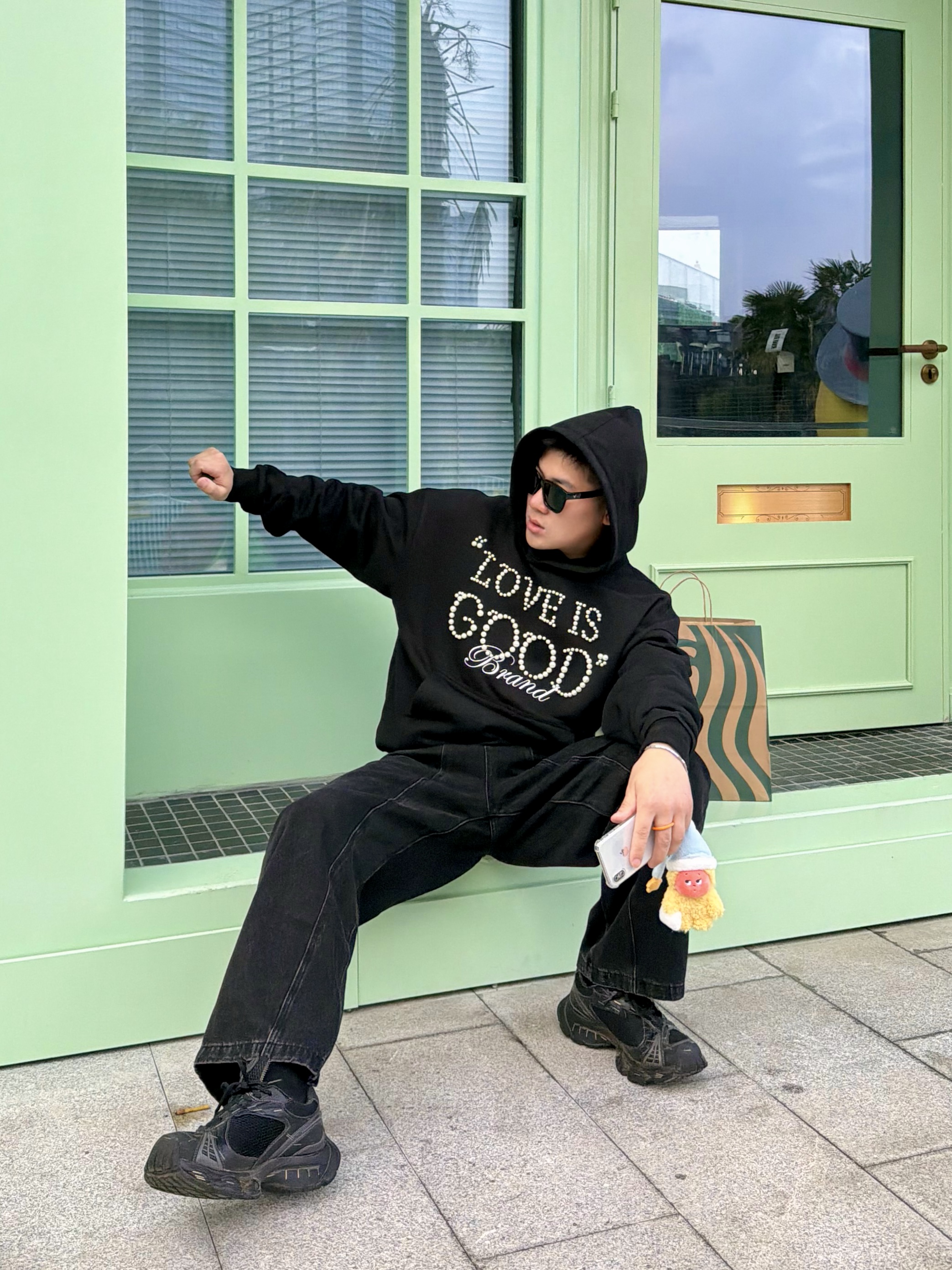 秋冬穿搭不烧心|黑色珍珠卫衣的松弛街头感🫧🫧🫧