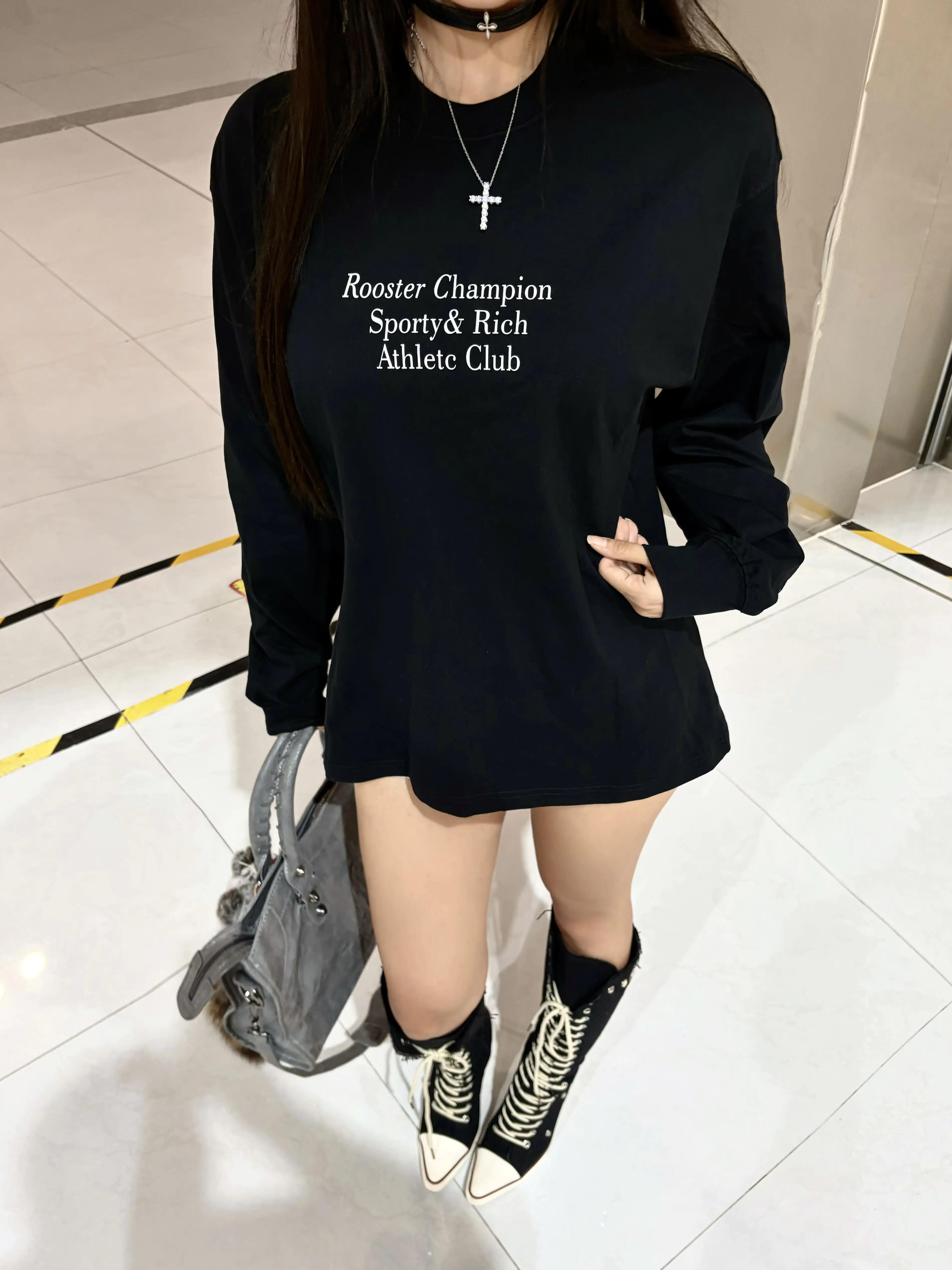 酷girl时髦出街|黑色字母T松弛感拉满🎚️