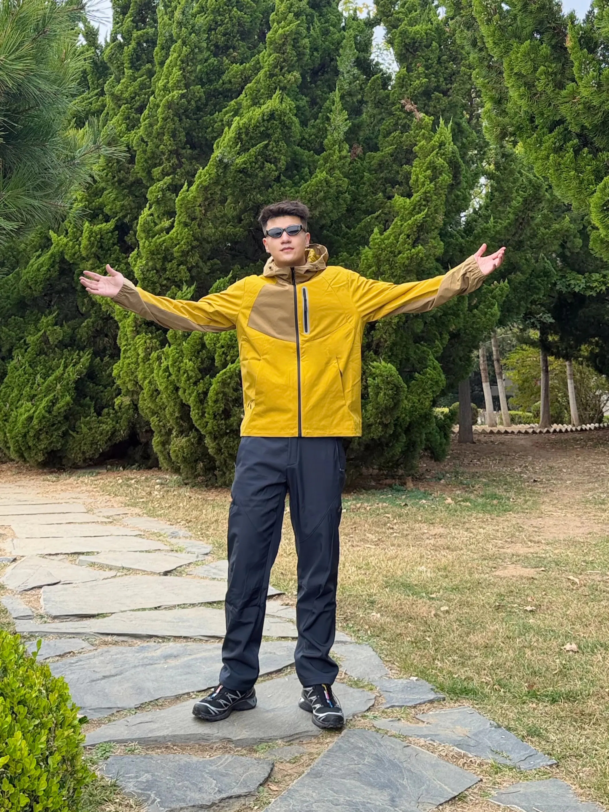 男生户外OOTD | 软壳裤版型利落,上身很有型😎
