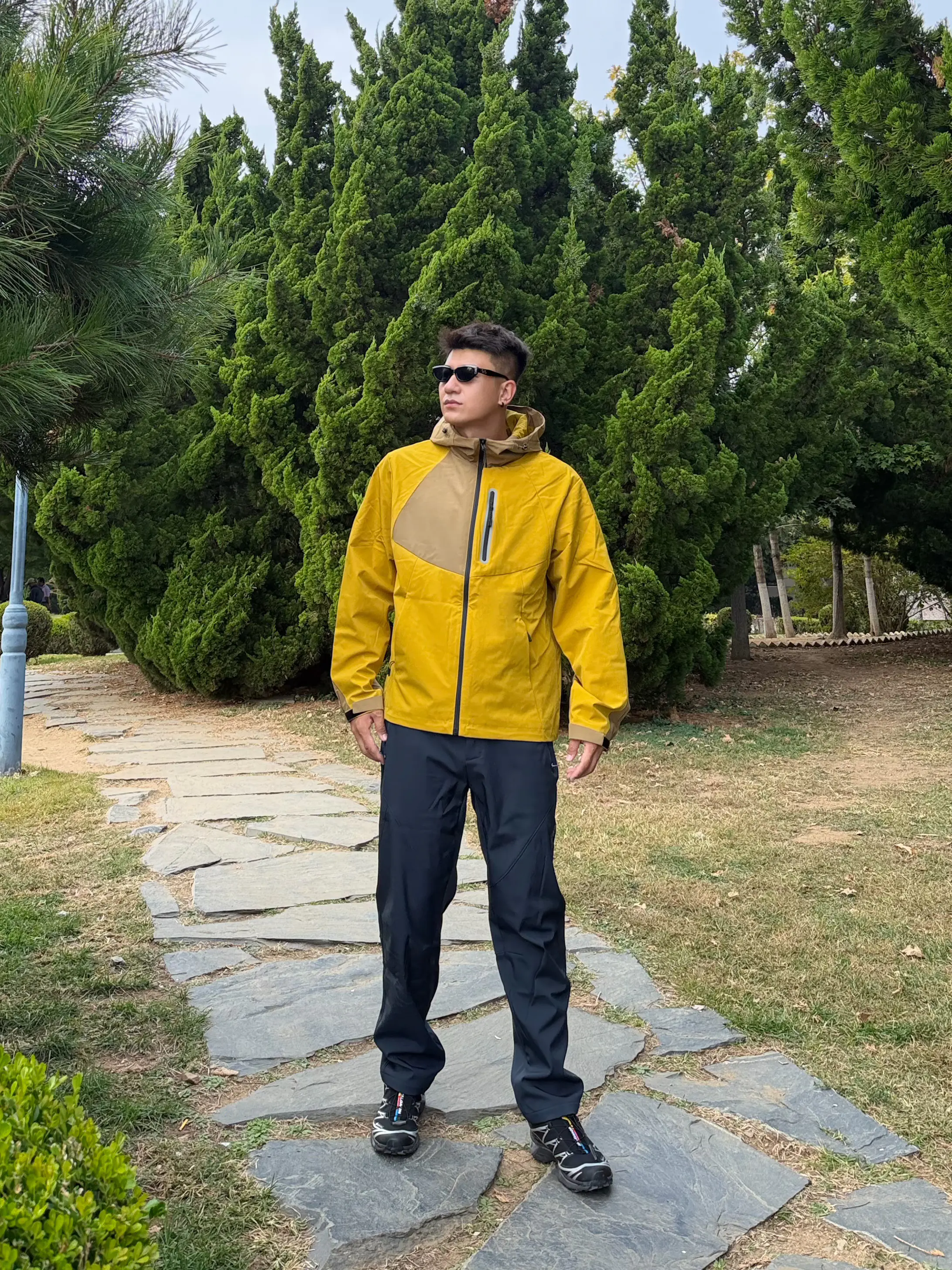 男生户外OOTD | 软壳裤版型利落,上身很有型😎