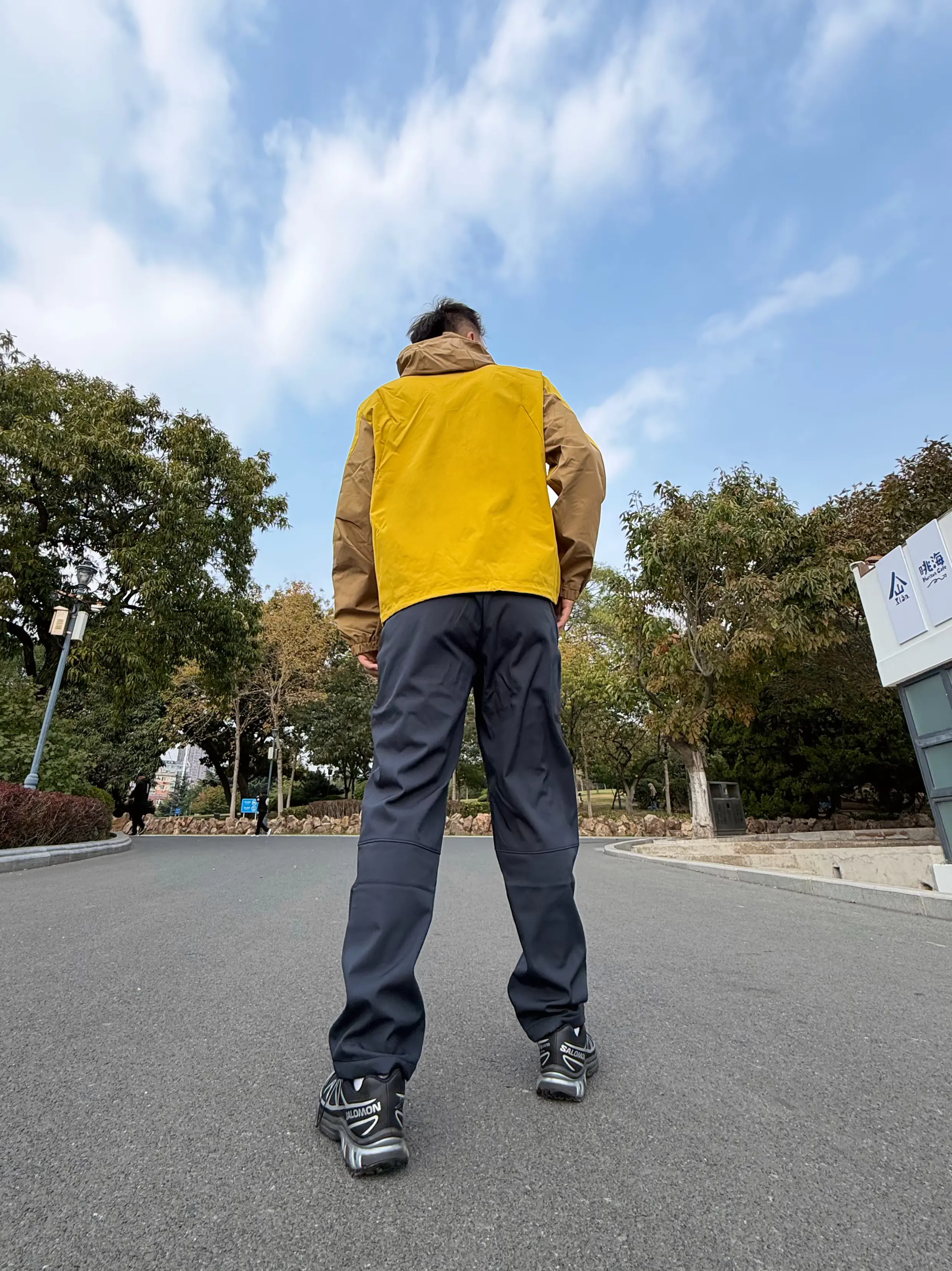 男生户外OOTD | 软壳裤版型利落,上身很有型😎