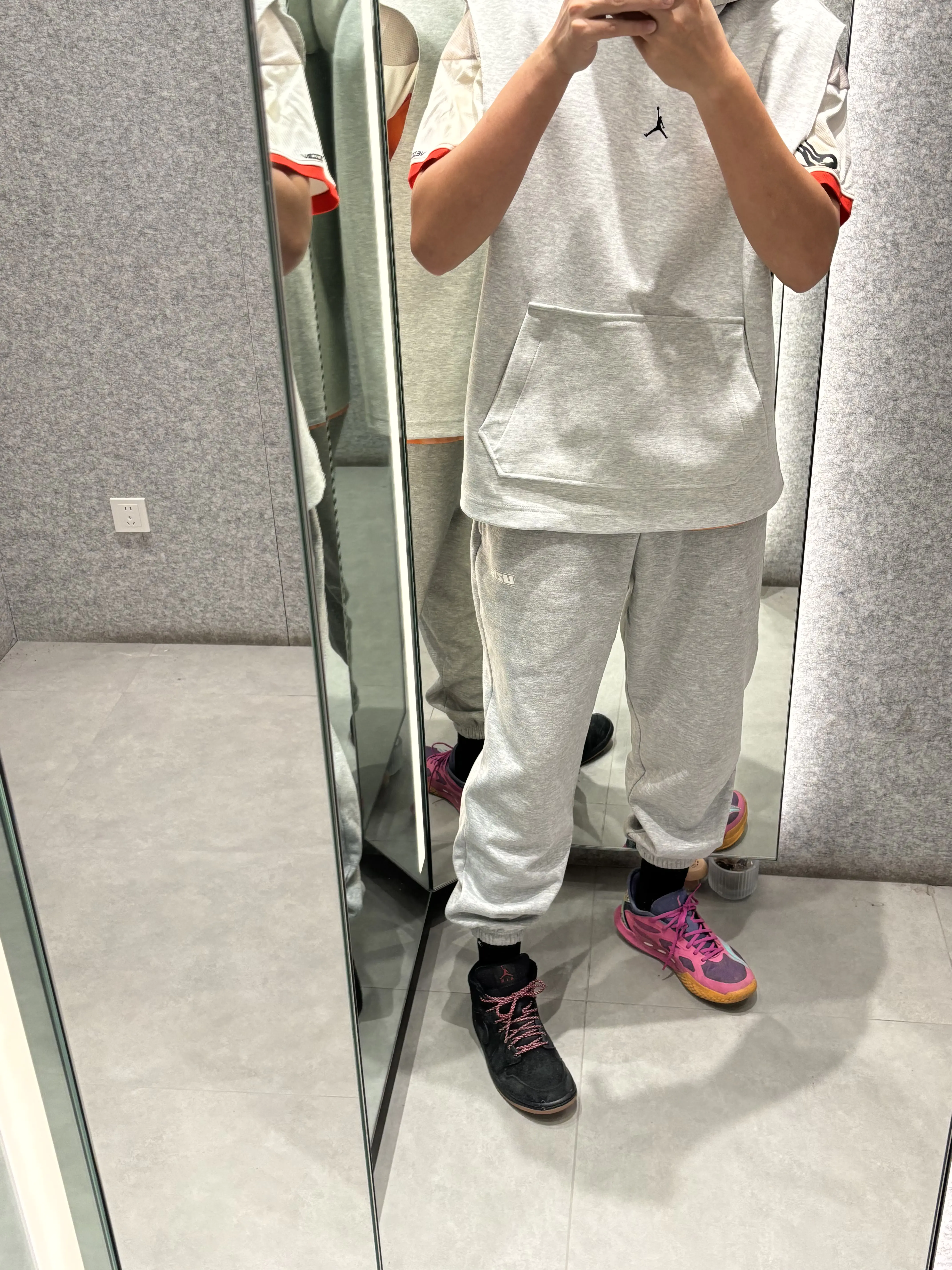 aj1mid黑色上脚好看吗?