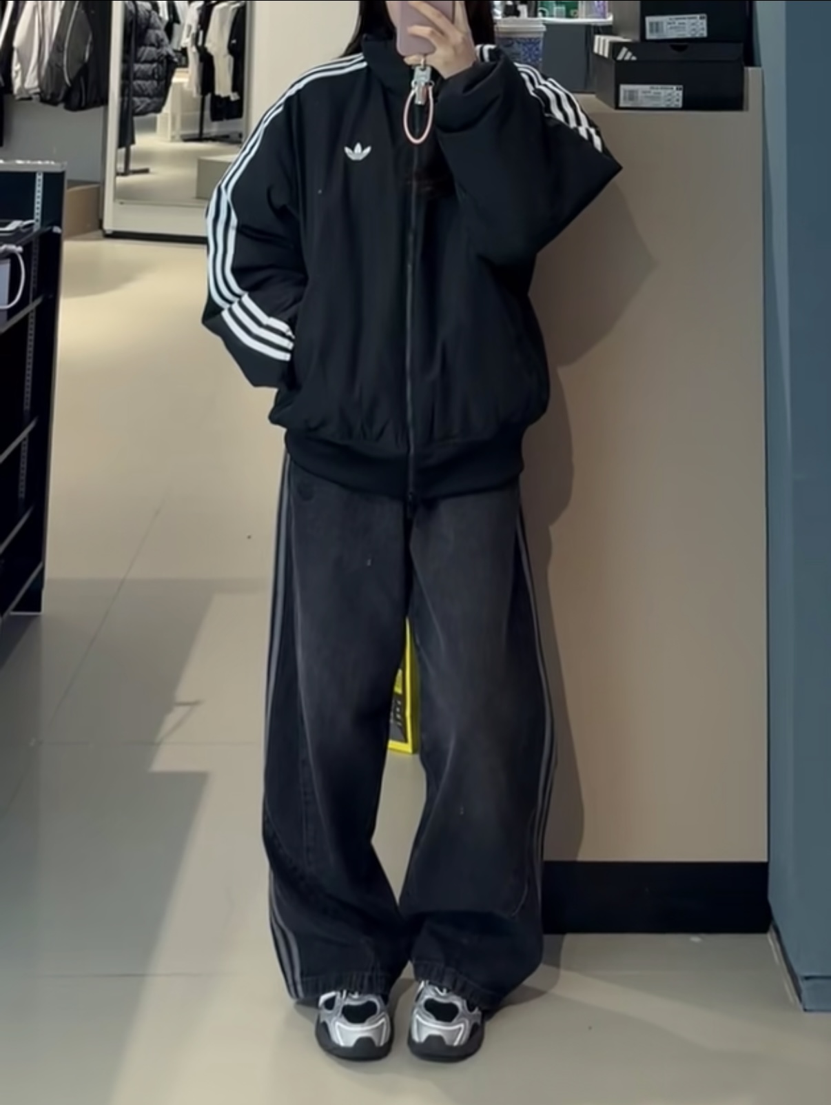 经典三道杠,黑外套永不出错🖤